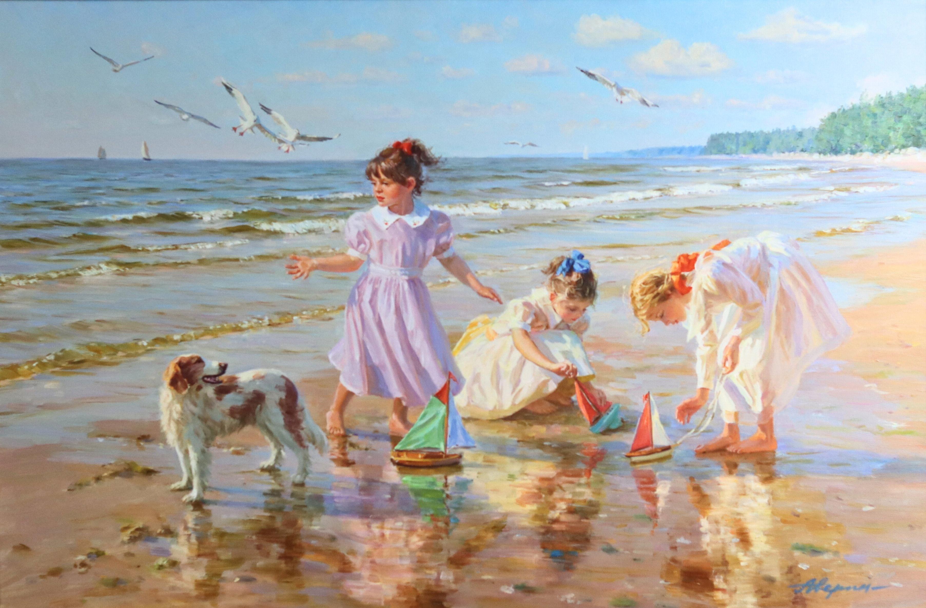 Trois jeunes filles et un petit chien, paddling avec des yachts à jouets au surf          en vente 1