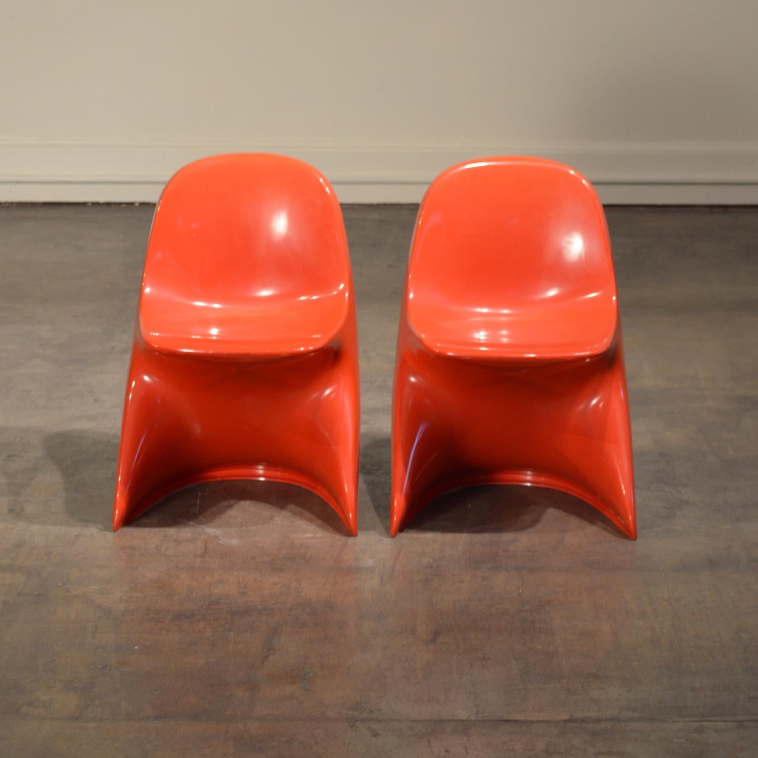 molded plastic chairs