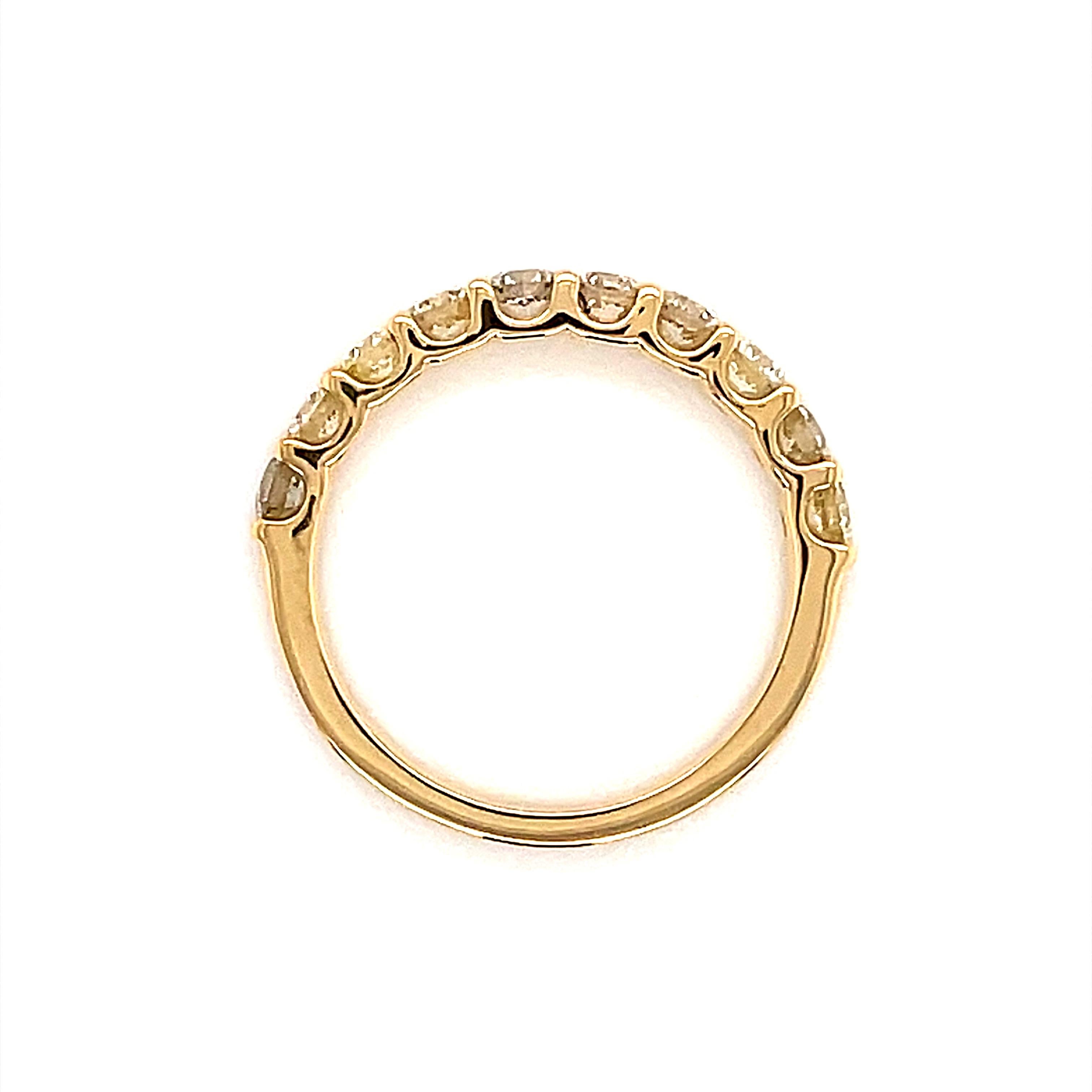 Alexander Beverly Hills: 18 Karat Gelbgold Halb-Eternity-Ring mit 0,90 Karat rundem Diamanten (Rundschliff) im Angebot