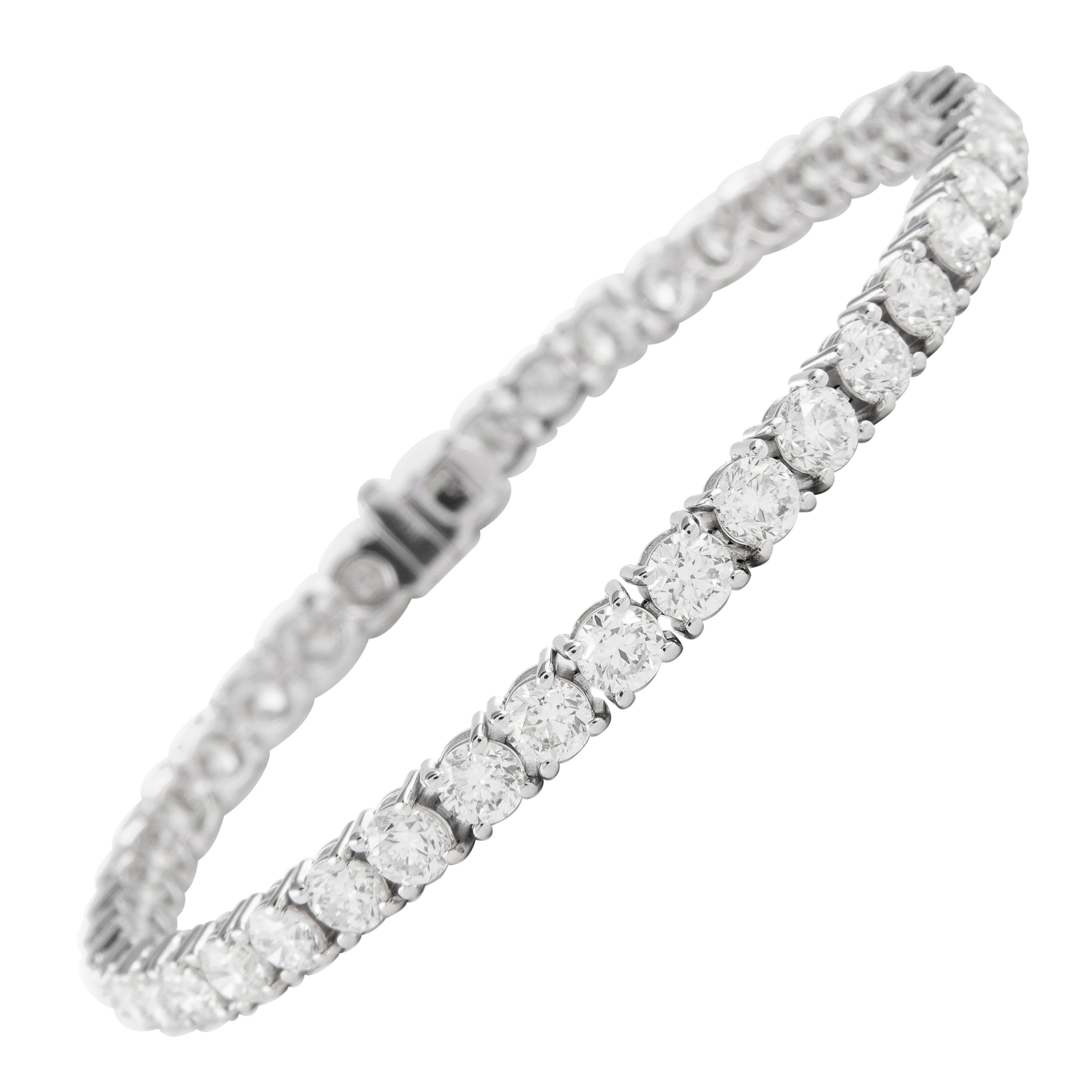 Alexander Beverly Hills Tennisarmband aus 18 Karat Weißgold mit 10,19 Karat Diamanten im Angebot