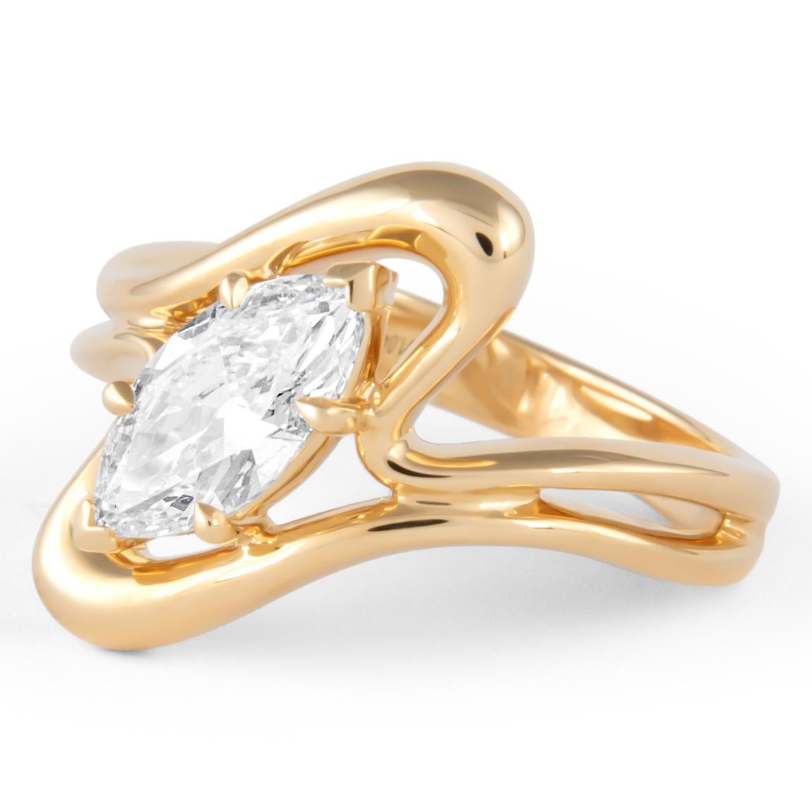 Superbe bague de fiançailles / solitaire / cocktail en diamant naturel abstrait moderne en or jaune, par Alexander Beverly Hills
Diamants marquise brillants de 1.04 carat. Couleur F et pureté SI2. Or jaune 18 carats, 6,83 grammes, taille de bague