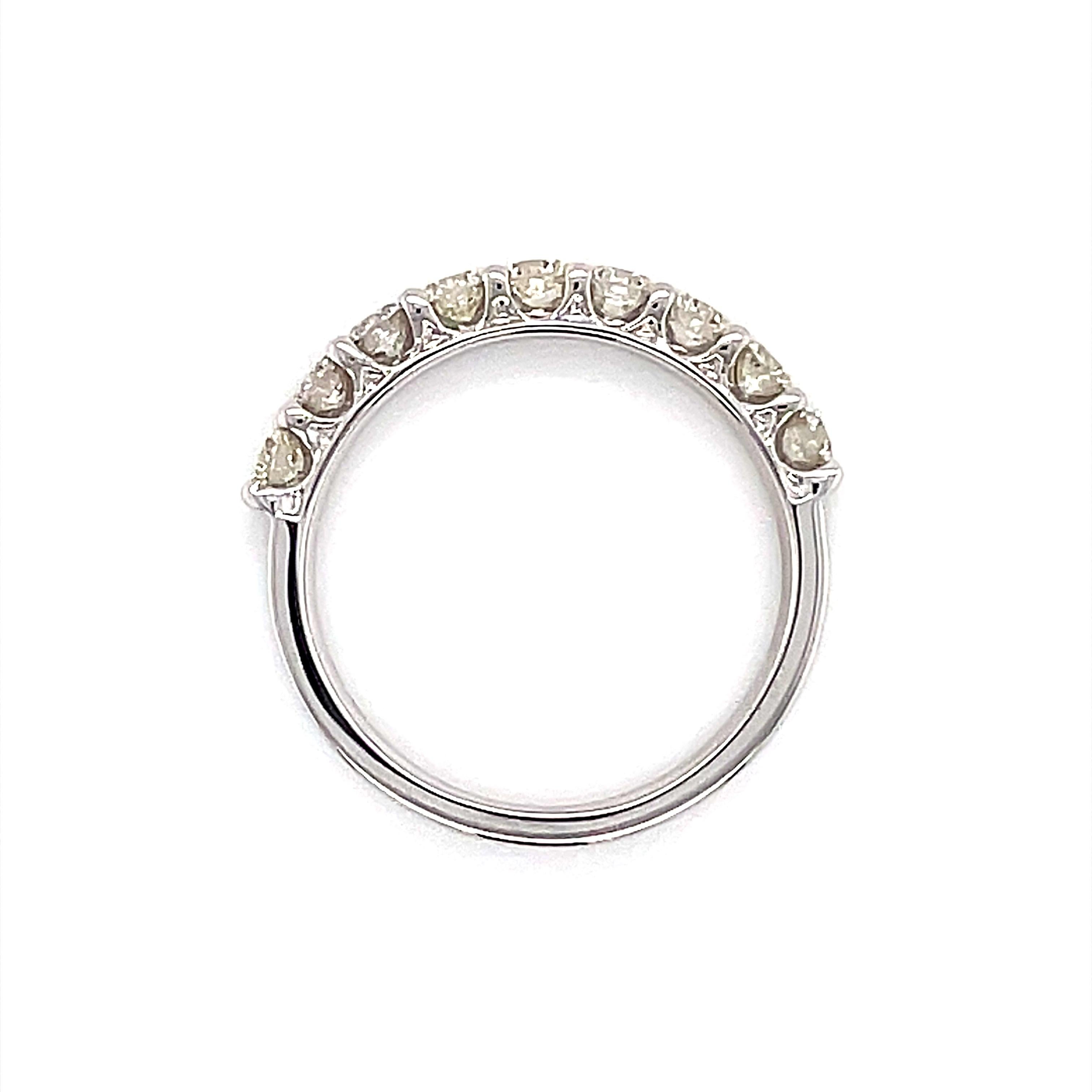 Alexander Beverly Hills 1,01 Karat runder Diamant Halb-Eternity-Ring 18k Weißgold (Rundschliff) im Angebot