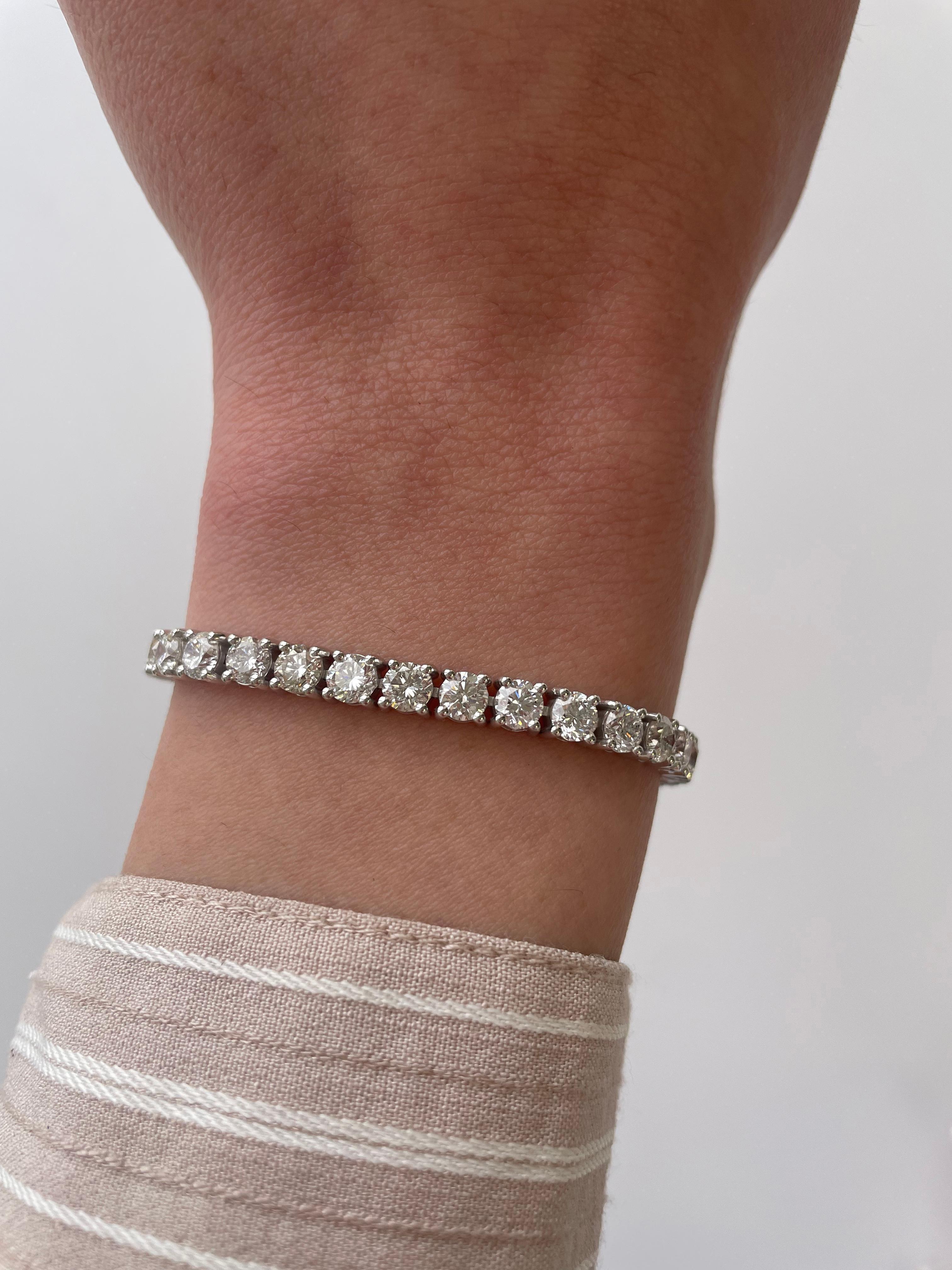 Exquisite and timeless diamonds tennis bracelet, by Alexander Beverly Hills.
38 round brilliant diamonds, 10.32 carats. Approximately H color and VS1 clarity. Four prong set in 18-karat white gold, 13.87grams, 7 inches.
Accommodated with an