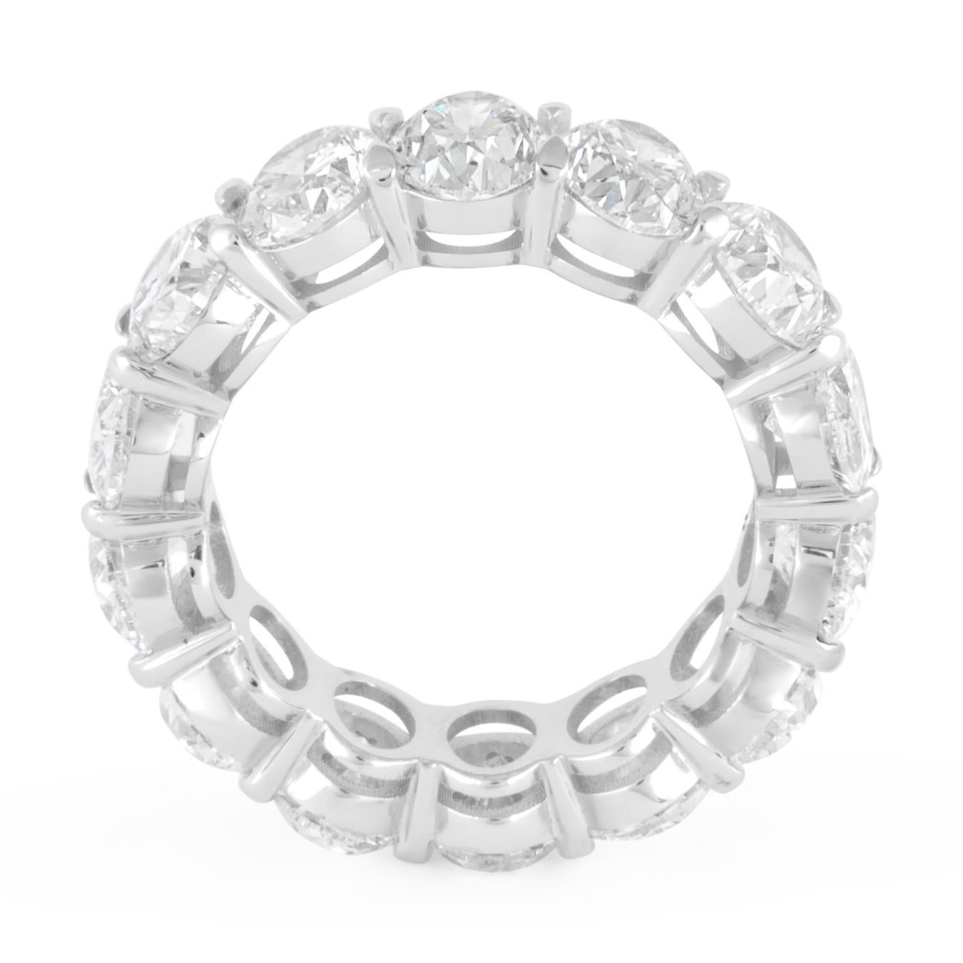 Alexander Beverly Hills 10,50ct Oval Diamant Eternity Band 18k Weißgold 6,5 (Zeitgenössisch) im Angebot