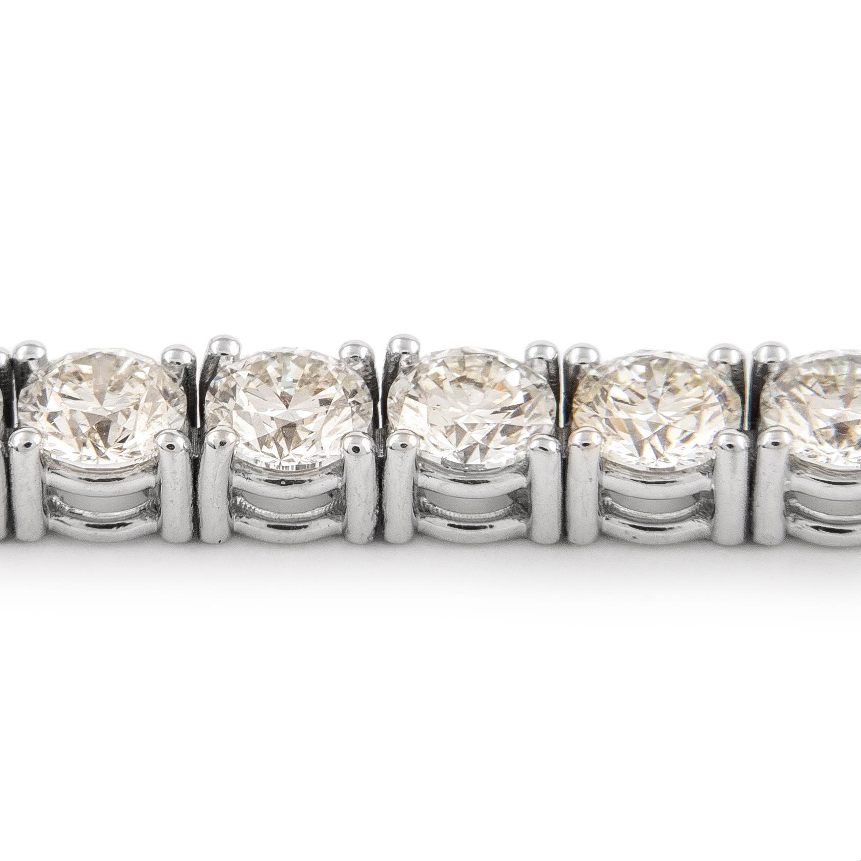 Contemporary Alexander Beverly Hills 10.77ct Diamond Tennis Bracelet 18k White Gold For Sale