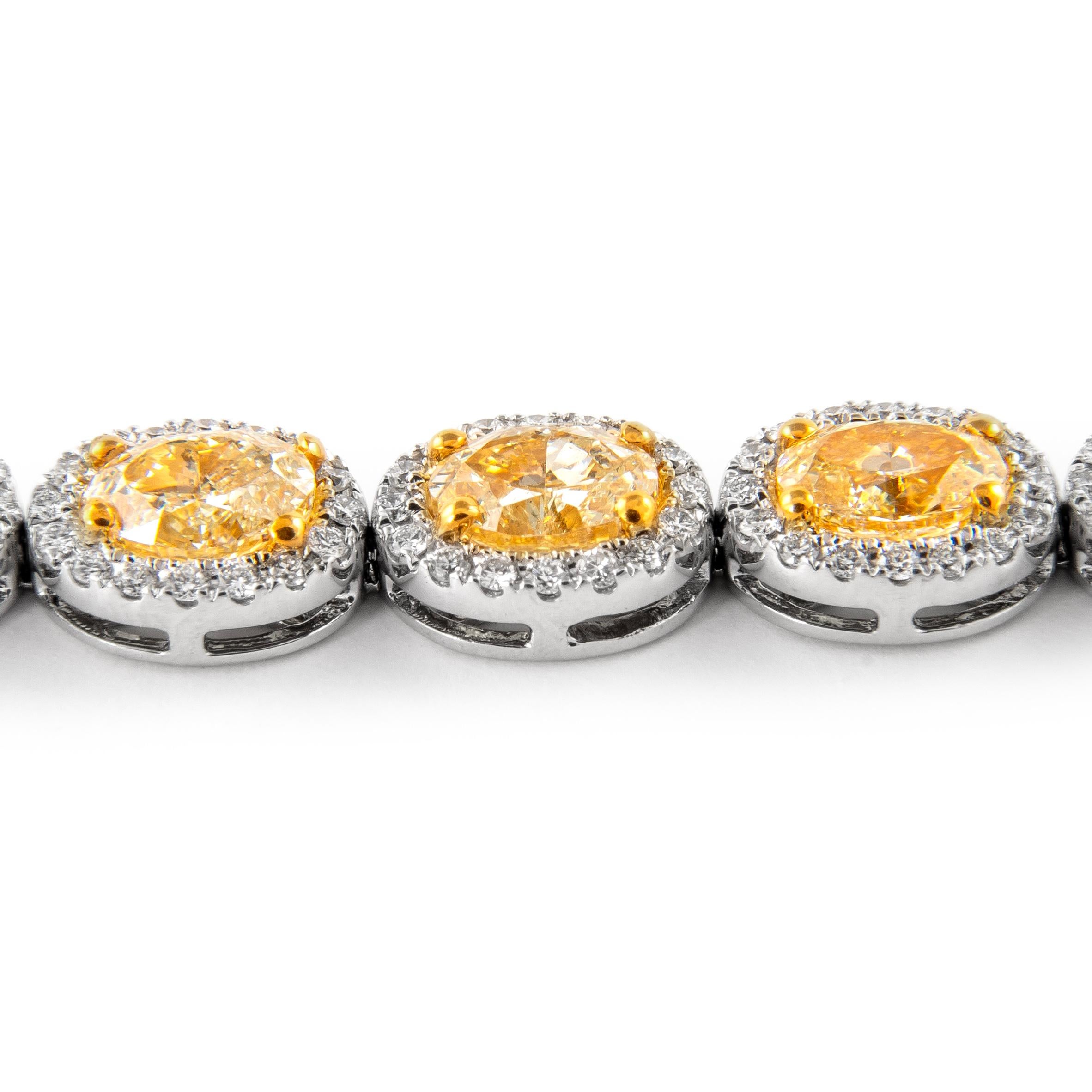 Modern Alexander Beverly Hills 11.14ct Oval Yellow Diamond Bracelet with Halo 18k For Sale