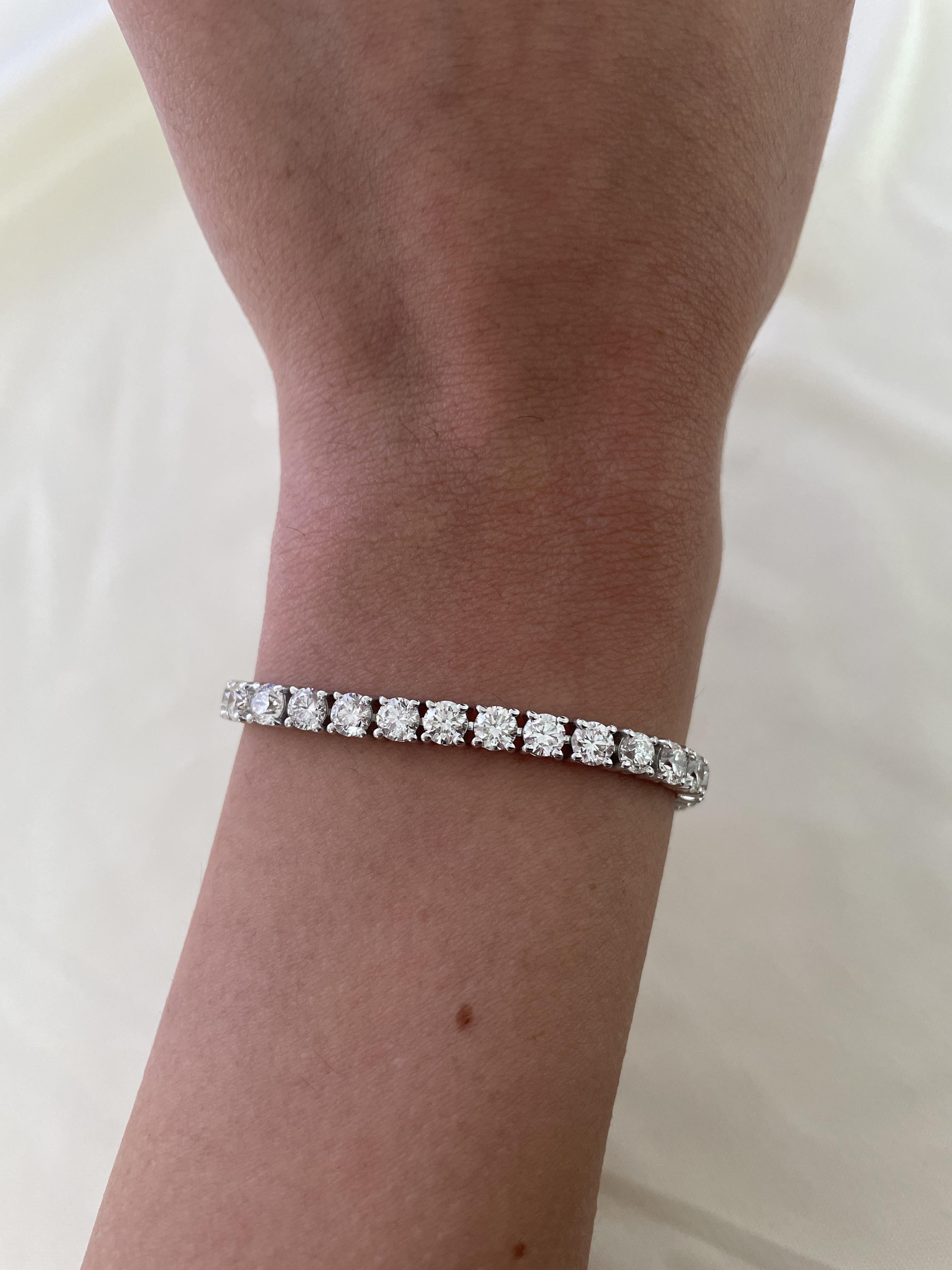 Exquisite and timeless diamonds tennis bracelet, by Alexander Beverly Hills.
38 round brilliant diamonds, 11.54 carats. Approximately G color and VS1 clarity. Four prong set in 18-karat white gold, 13.85 grams, 7 inches.
Accommodated with an