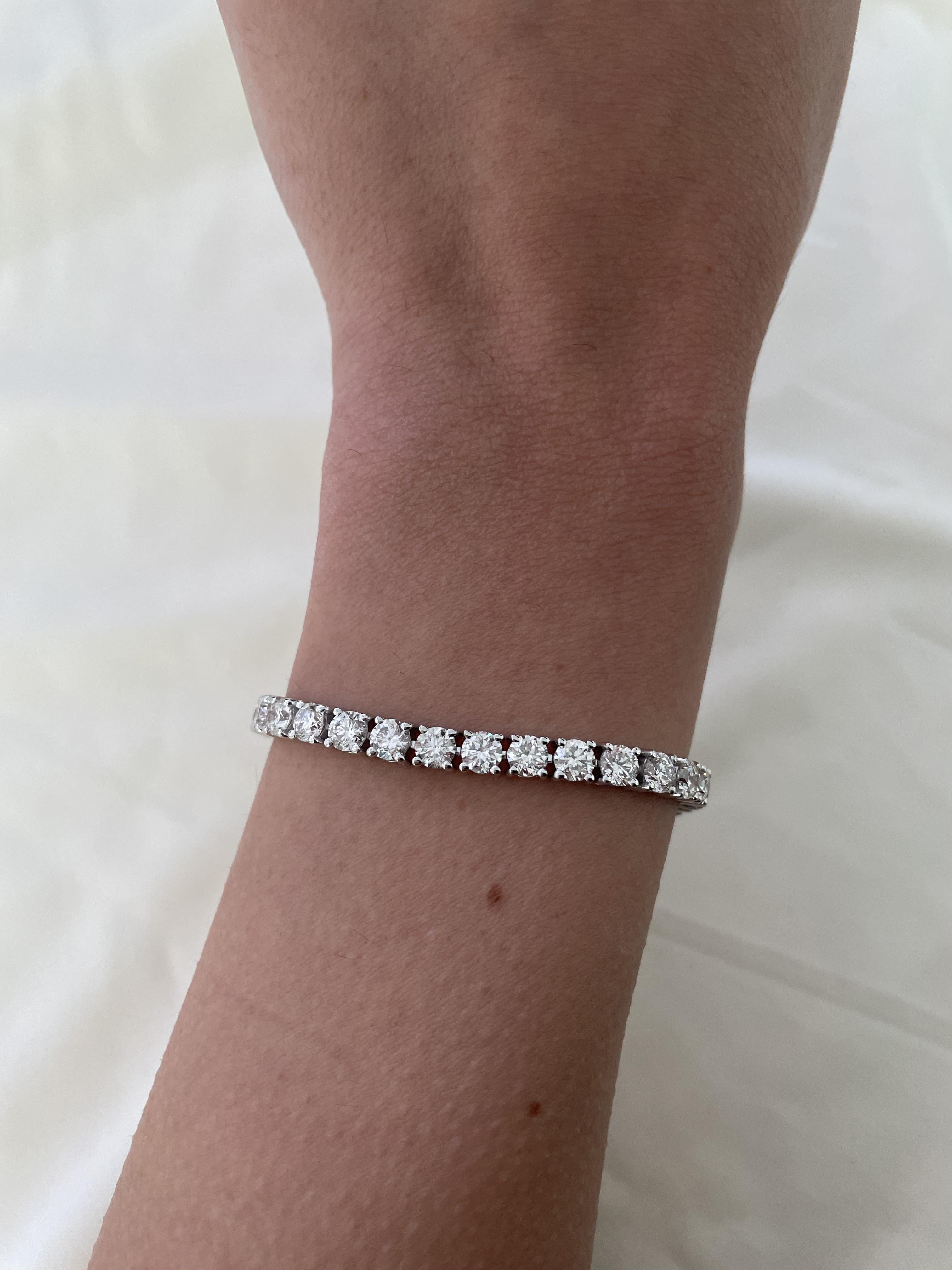 Exquisite and timeless diamonds tennis bracelet, by Alexander Beverly Hills.
38 round brilliant diamonds, 11.57 carats. Approximately G color and VS1 clarity. Four prong set in 18-karat white gold, 13.95 grams, 7 inches.
Accommodated with an