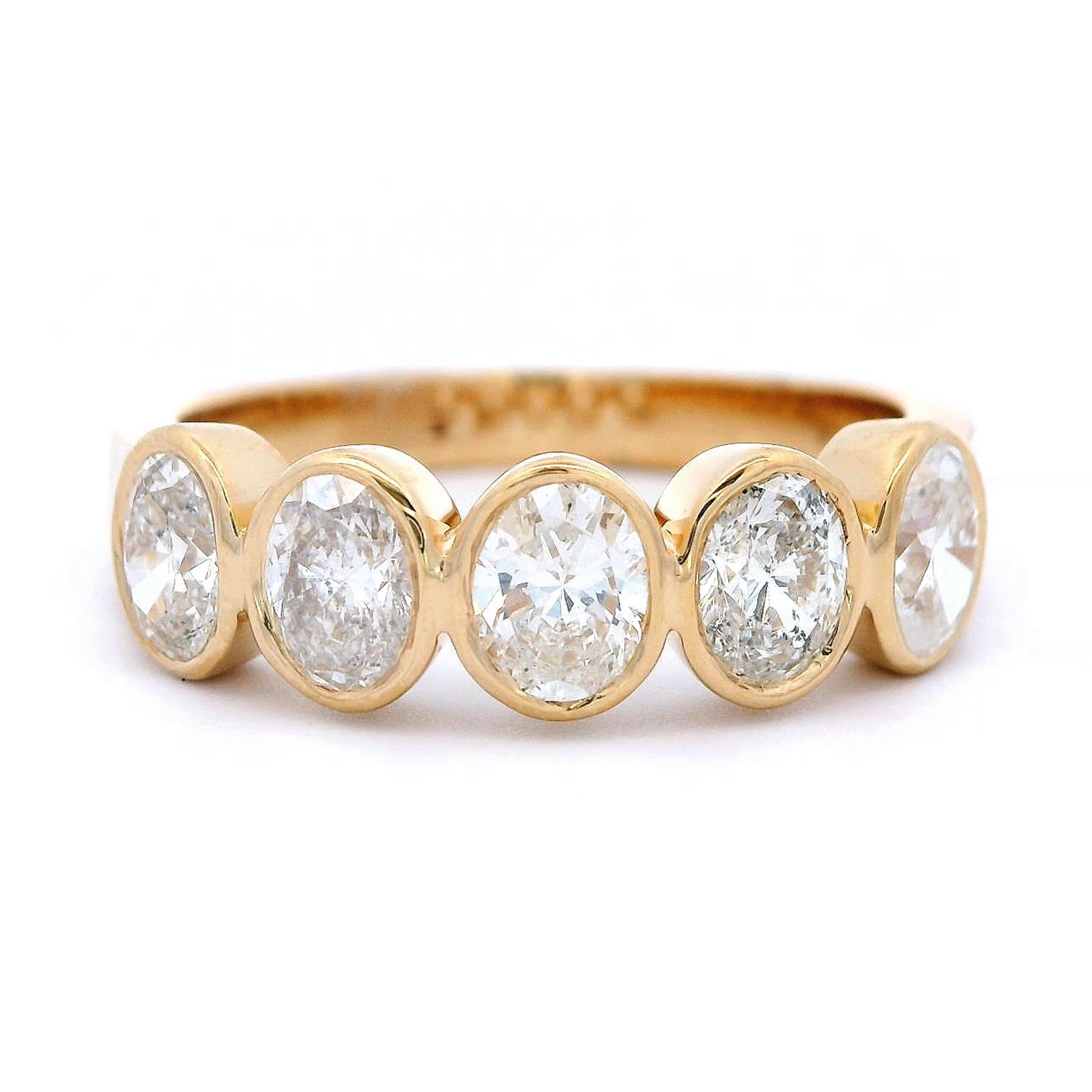 Alexander Beverly Hills Media alianza de diamantes ovalados de 1,17 ct Oro amarillo de 18k Contemporáneo en venta