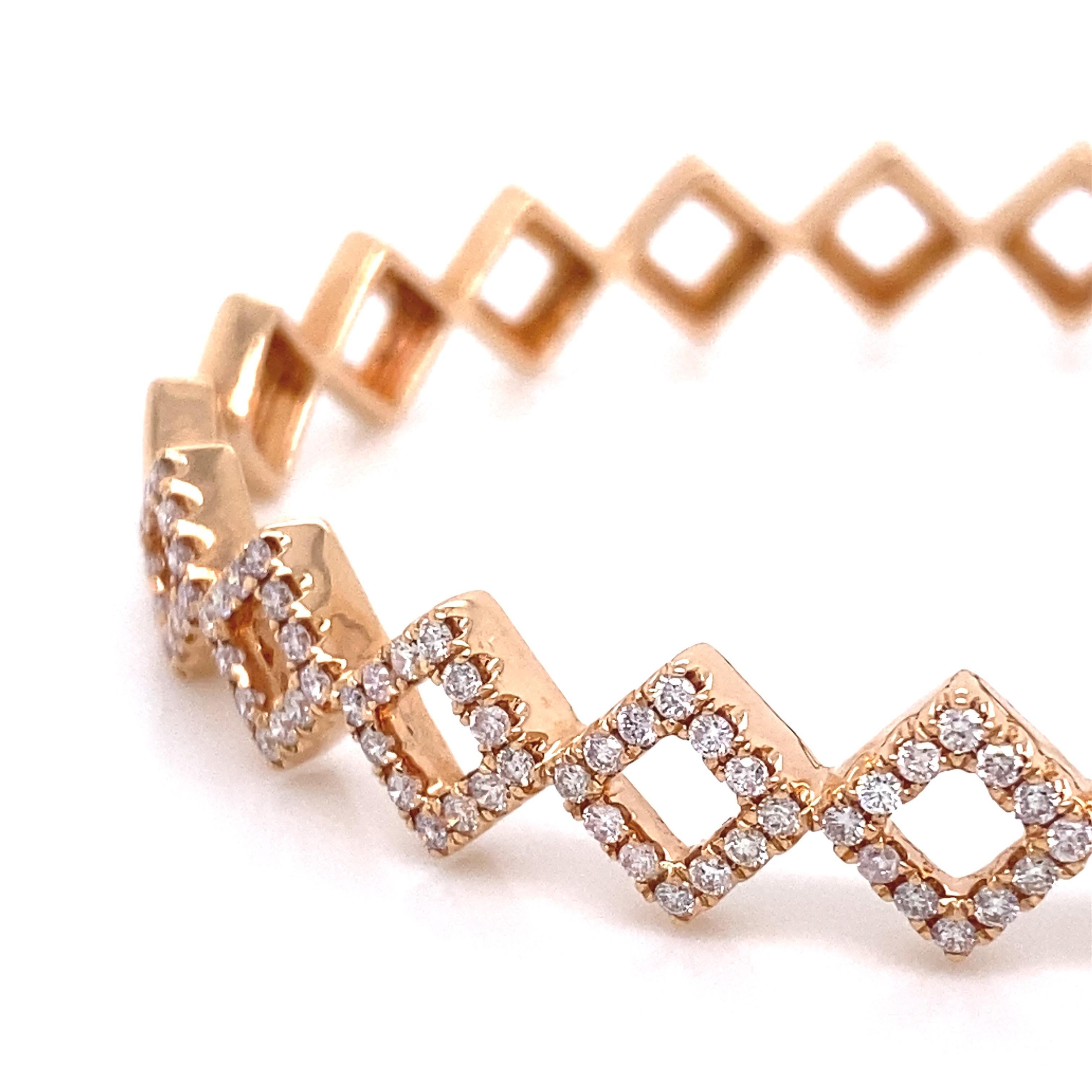 Bracelet moderne en diamant, par Alexander Beverly Hills.
120 diamants ronds, 1,25 carats. Couleur F/G et pureté SI. Or rose 18 carats, 18,50 grammes, 7,5in.
Sur demande, une évaluation numérique actualisée par un GIA G.G. est fournie après l'achat.