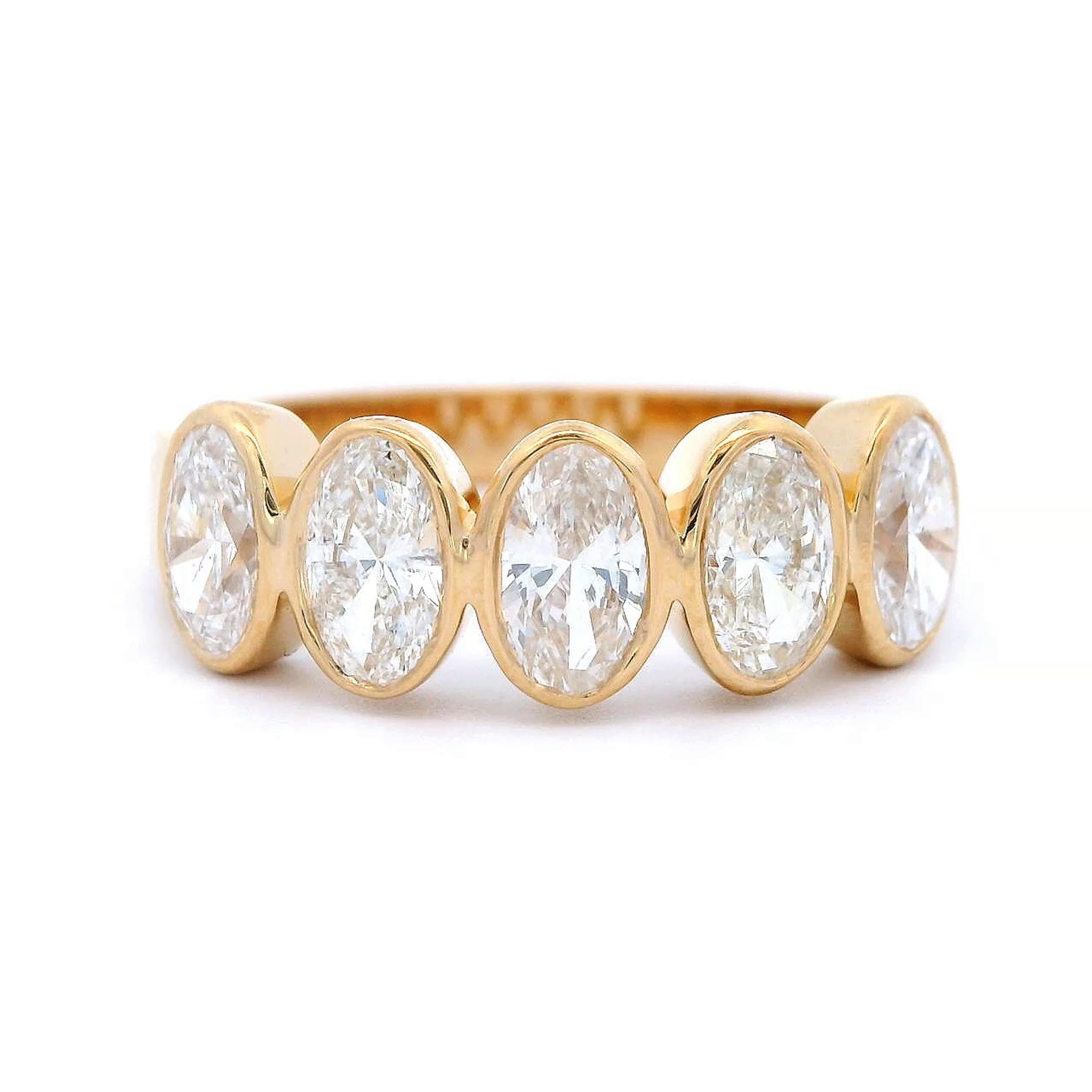 Alexander Beverly Hills Media alianza de diamantes ovalados de 1,25 ct Oro amarillo de 18k Contemporáneo en venta
