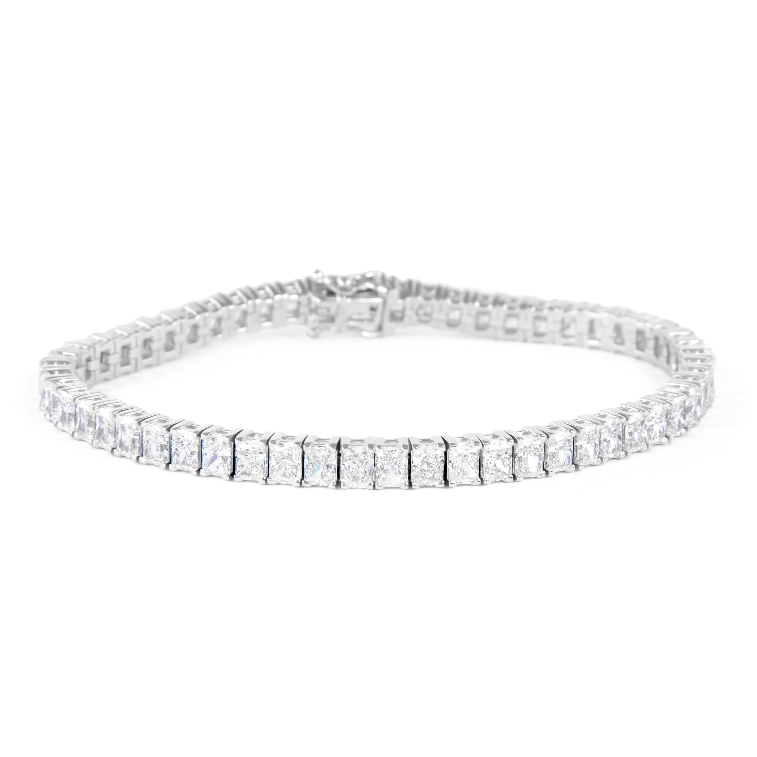Alexander Beverly Hills 13,47 Karat strahlender Diamant-Tennisarmband 18k Weißgold (Radiantschliff) im Angebot