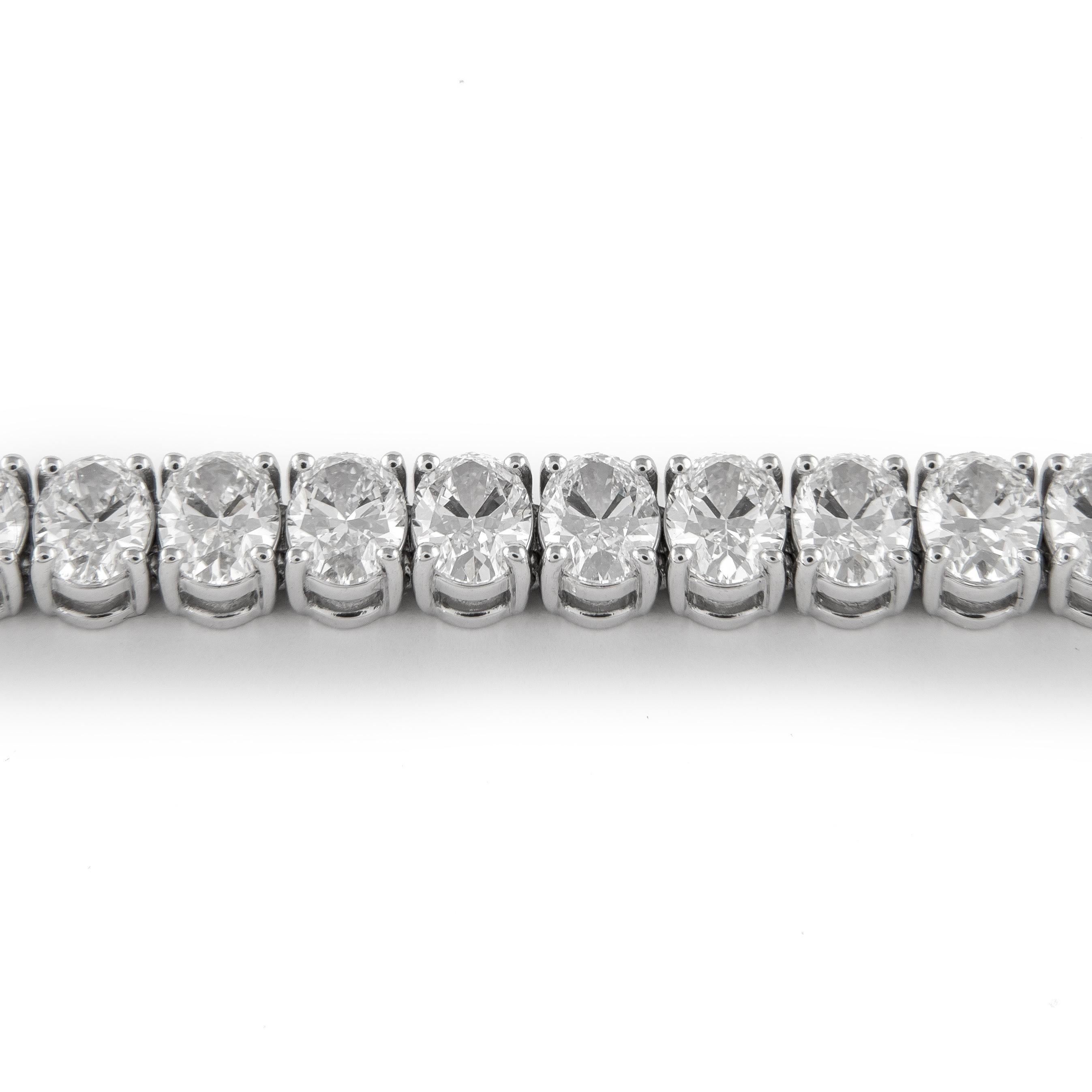Alexander Beverly Hills 13.65ct Oval Cut Diamond Tennis Bracelet 18k White Gold In New Condition For Sale In BEVERLY HILLS, CA