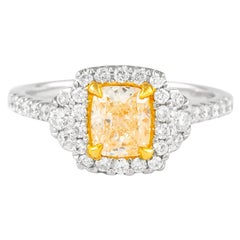 Alexander Beverly Hills 1,38ctt Fancy Yellow Cushion Diamond con anello aureola 18k