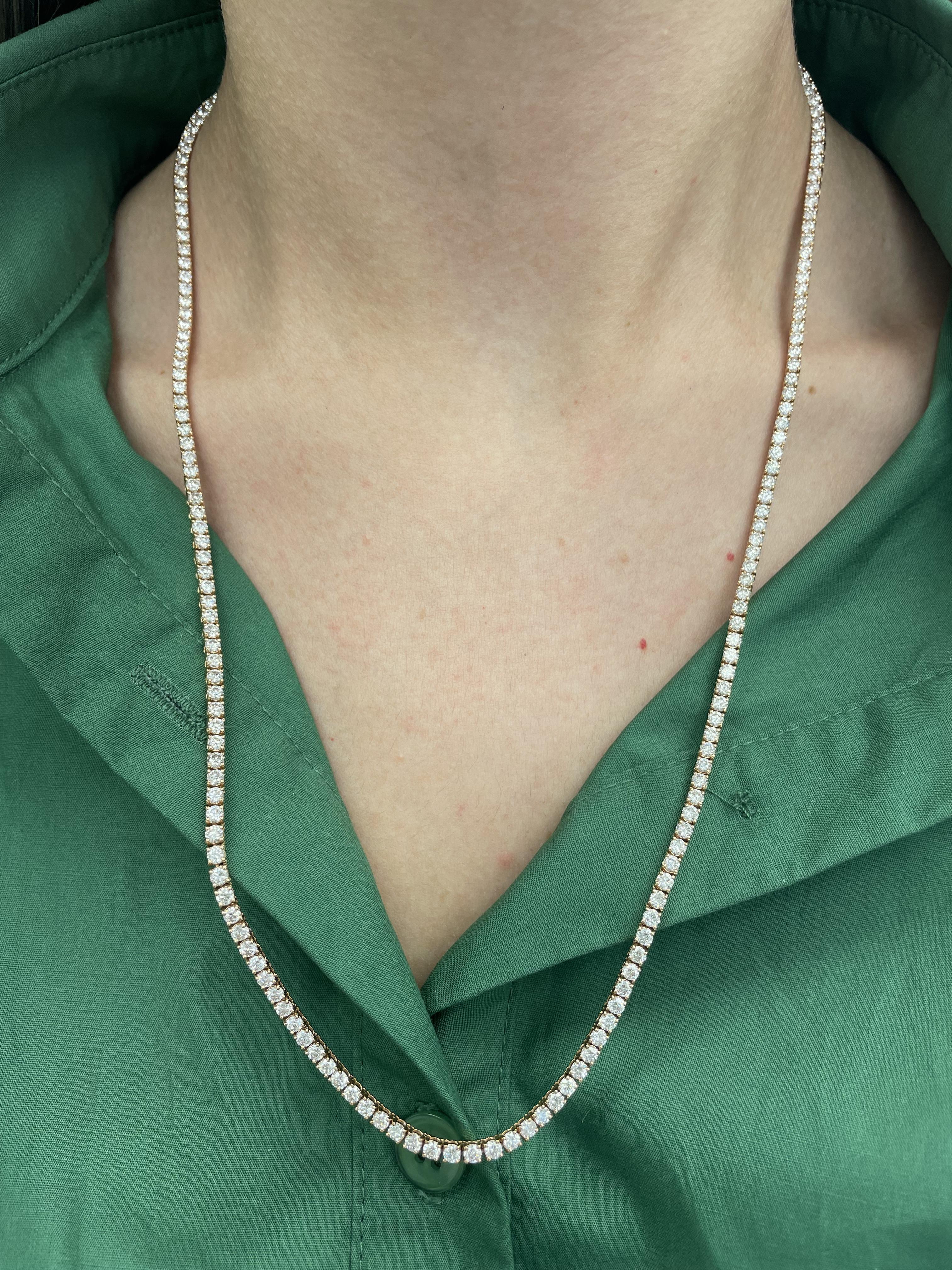 Beautiful and classic diamond tennis necklace, by Alexander Beverly Hills.
203 round brilliant diamonds, 13.95 carats. Approximately G/I color and SI1/SI2 clarity. 14-karat rose gold, 25.62 grams, prong set, 24 inches.
Accommodated with an