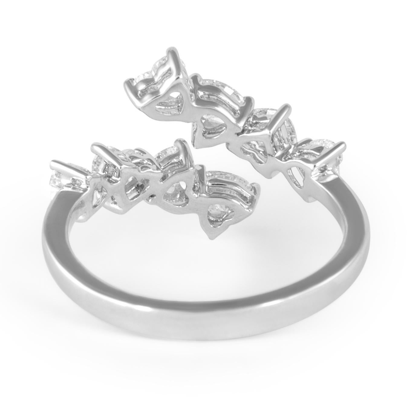 Cuore Alexander Beverly Hills Anello Bypass con diamante a cuore da 1,40 carati in oro bianco 18 carati in vendita
