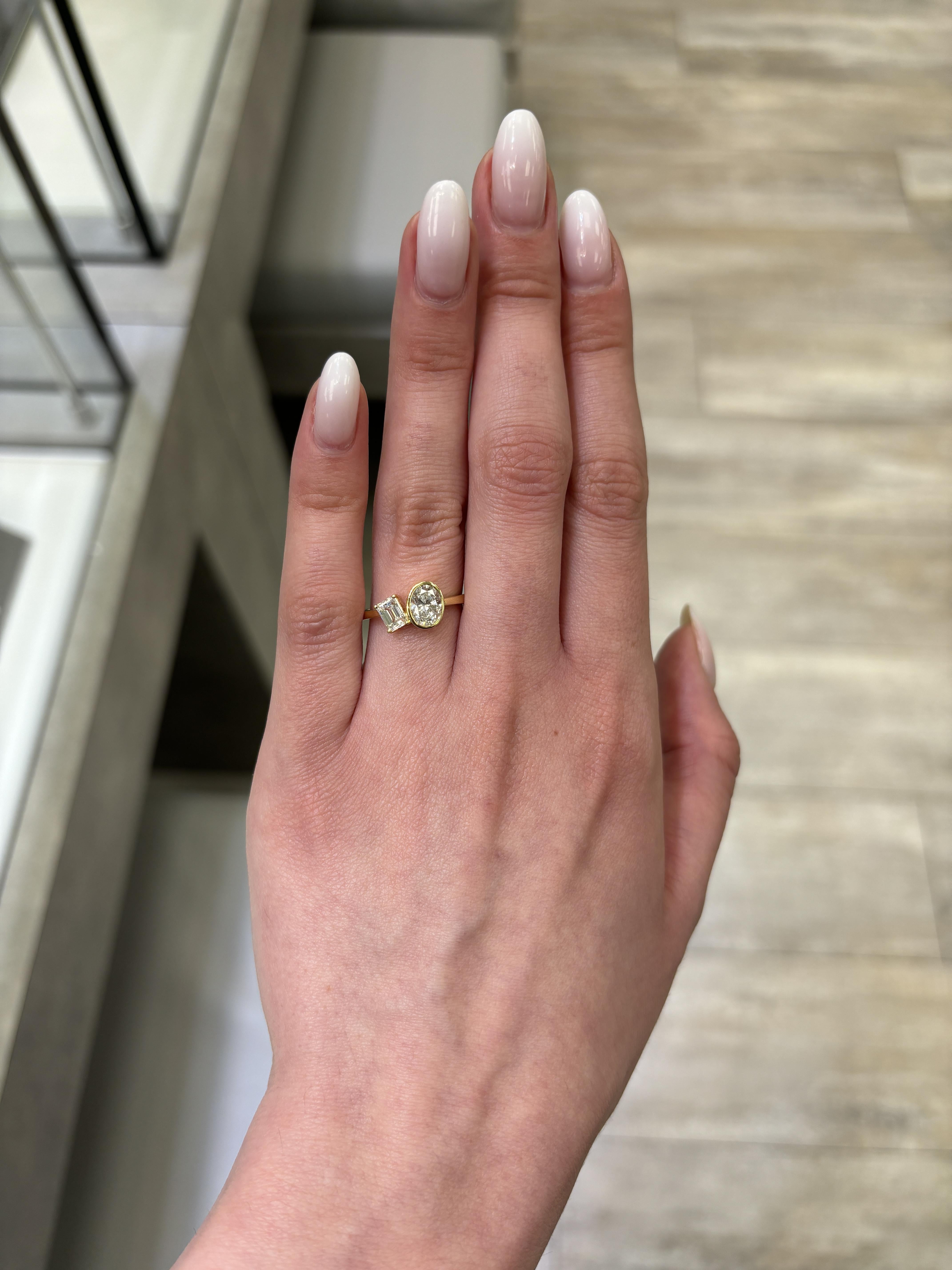 Stunning modern floating diamond open shank abstract toi et moi ring, by Alexander Beverly Hills.
1.50 carats total diamond weight.
1 oval diamond, 1.00 carats. Approximately F color grade and SI2 clarity grade. 1 emerald diamond, 0.50 carats.