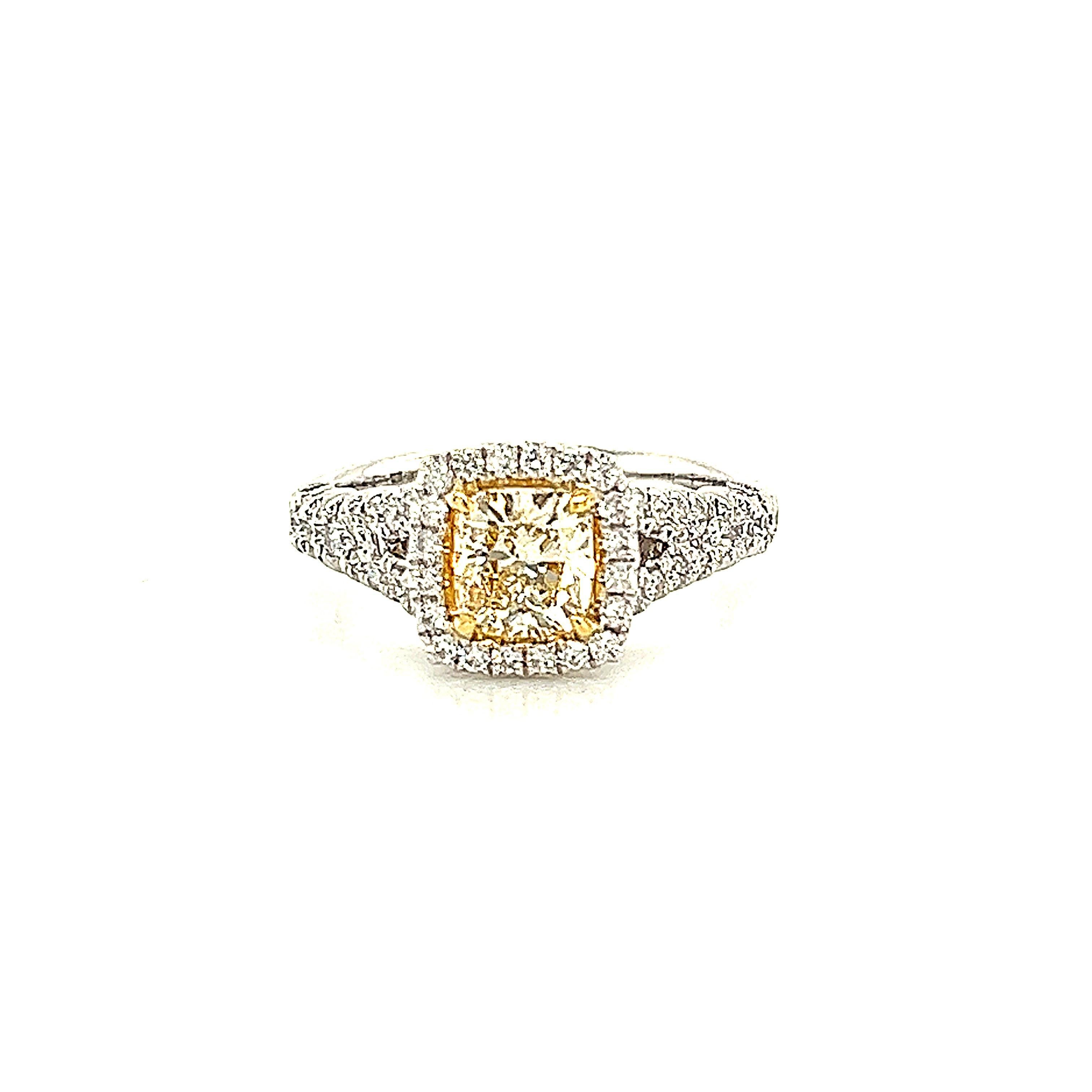Alexander Beverly Hills 1,55 Karat Fancy Hellgelber Diamant-Halo-Ring mit Kissenschliff 18k im Zustand „Neu“ im Angebot in BEVERLY HILLS, CA