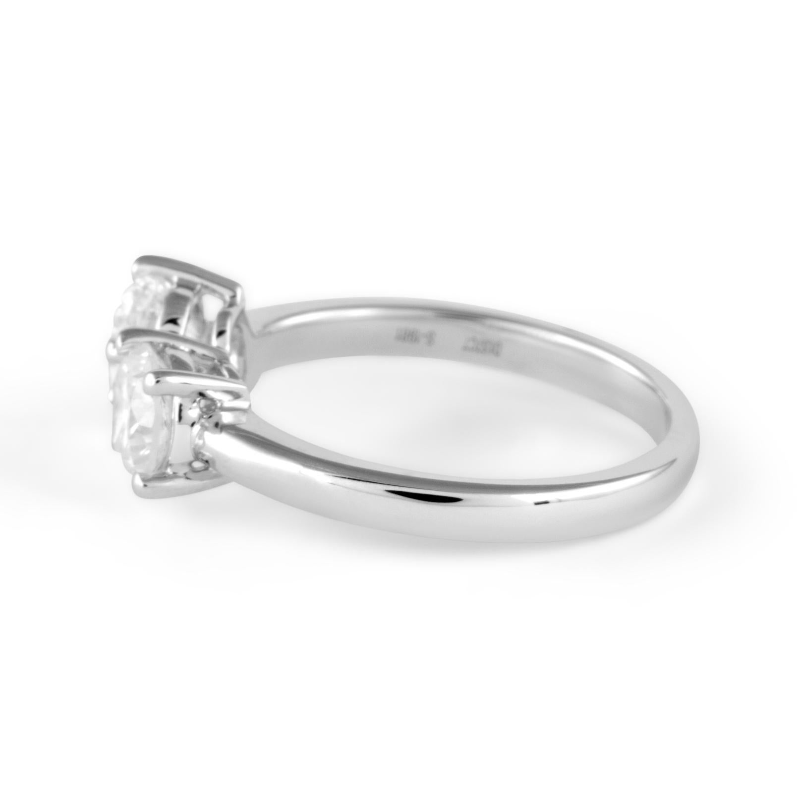 Alexander Beverly Hills 1,57 Karat Oval & Runder Diamant Toi Et Moi Ring 18k (Zeitgenössisch) im Angebot