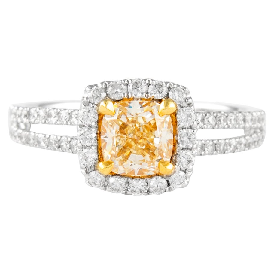 Alexander Beverly Hills 1,59ctt Fancy Yellow Cushion Diamond con anello Halo 18k
