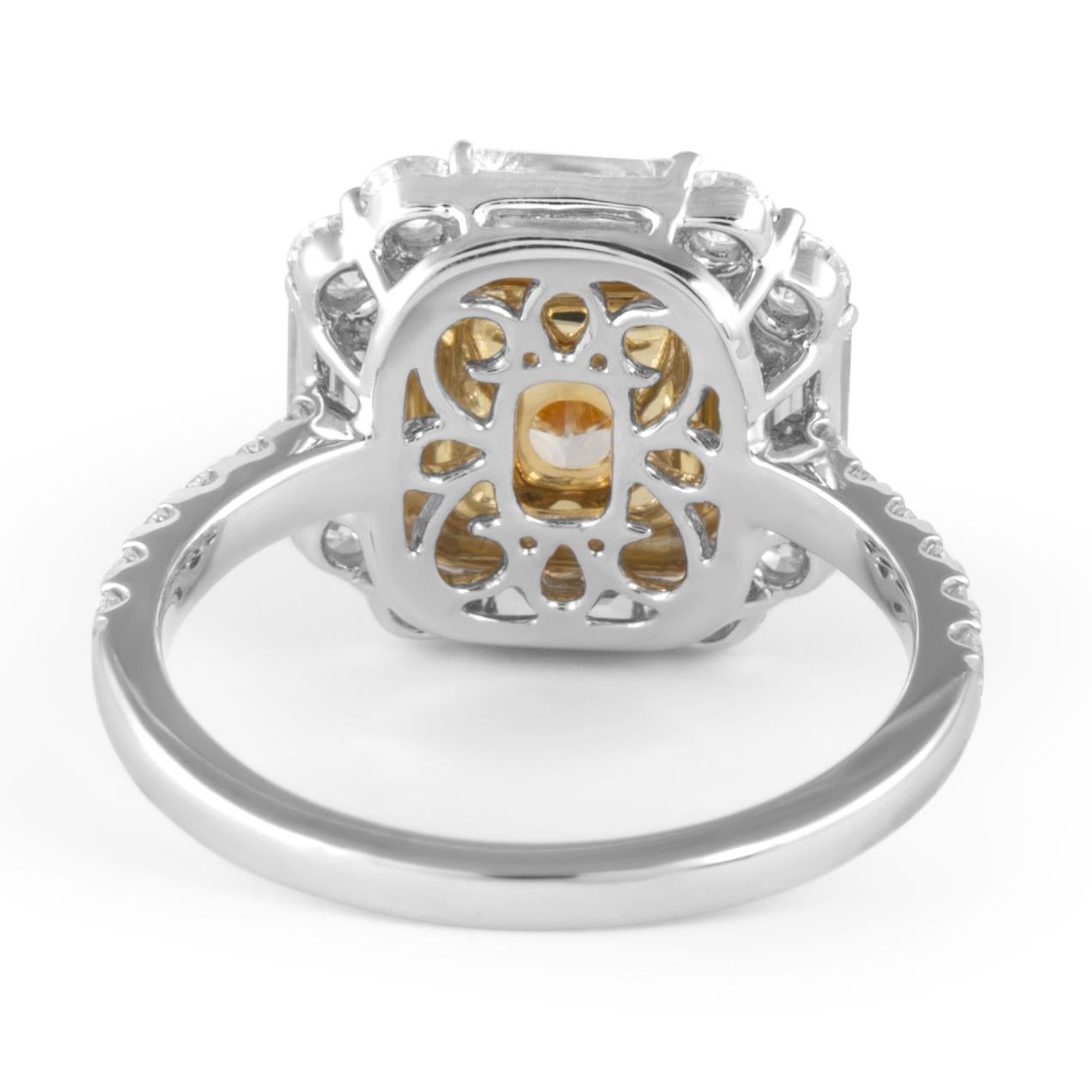 Taglio cuscino Alexander Beverly Hills - Anello di diamanti gialli a forma di cuscino da 1,60 carati - 18 carati bicolore in vendita