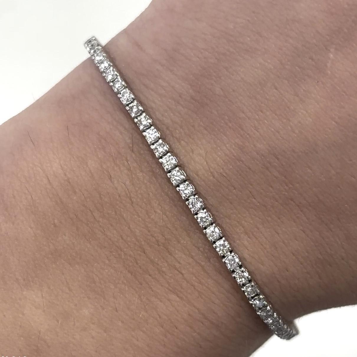 Round Cut Alexander Beverly Hills 1.67ct Diamond Tennis Bracelet 18-Karat White Gold For Sale