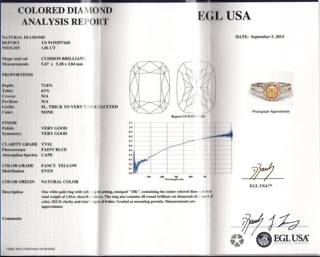 Atemberaubender moderner EGL-zertifizierter gelber Diamant mit Halo-Ring, zweifarbiges 18k Gelb- und Weißgold, geteilter Schaft. Von Alexander Beverly Hills
1,67 Karat Gesamtgewicht der Diamanten.
1,01 Karat Diamant im Kissenschliff, Farbe Fancy