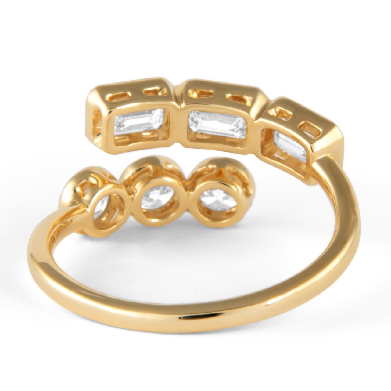 Taille émeraude Alexander Beverly Hills 1.68ct Emerald Cut Diamond Bypass Ring 18k Yellow Gold en vente
