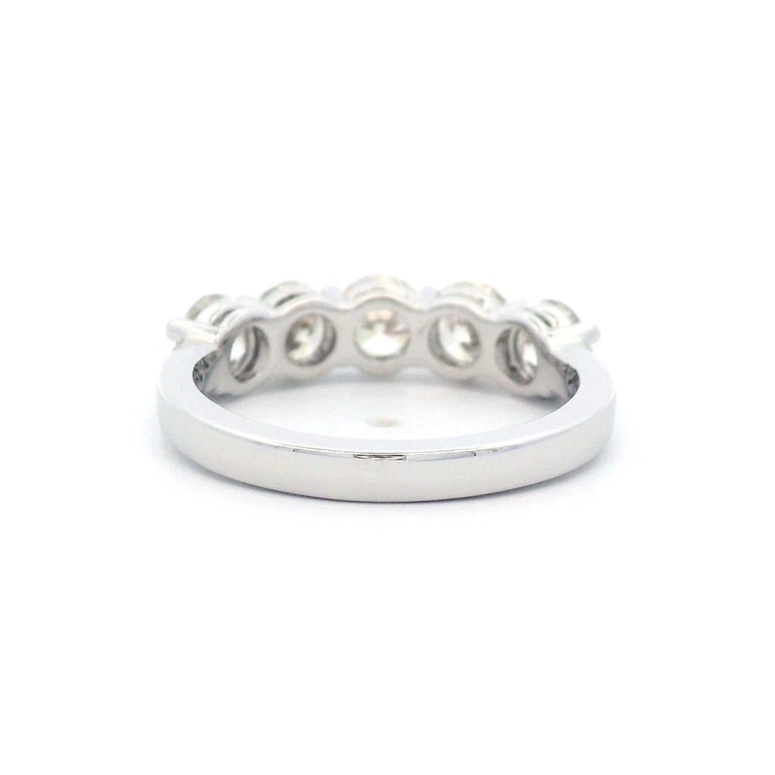 Alexander Beverly Hills 1,70 Karat runder Diamant Eternity-Halbband 18k Weißgold (Rundschliff) im Angebot