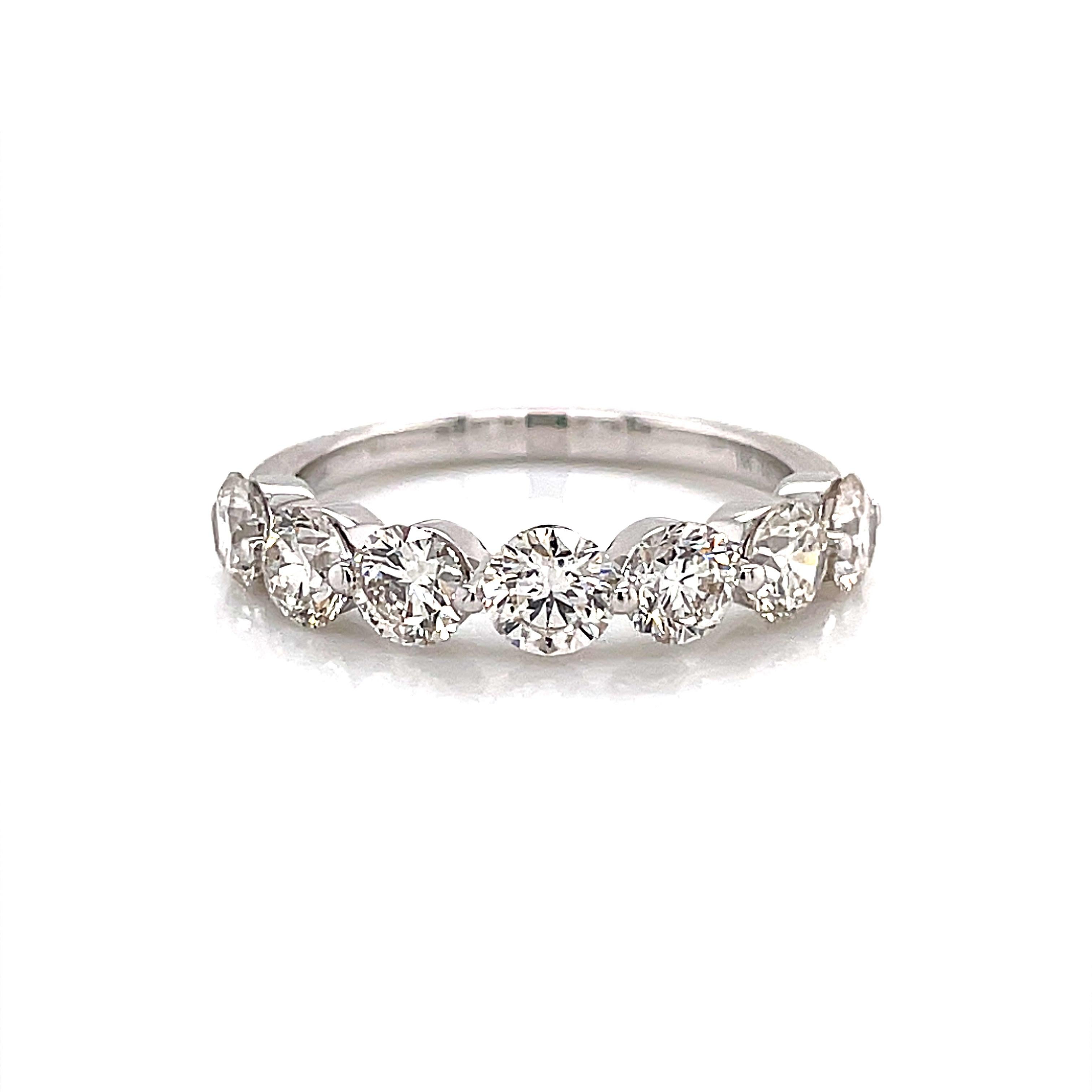 Alexander Beverly Hills 1,74 Karat runder Diamant Halb-Eternity-Ring 18k Weißgold (Moderne) im Angebot