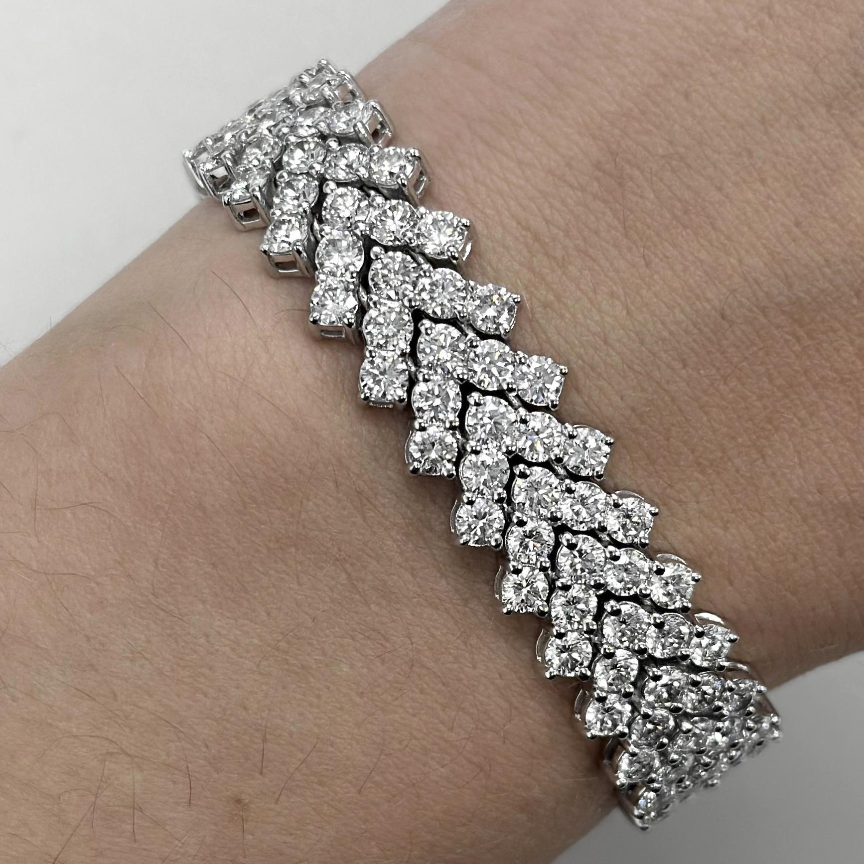 Exquisite and timeless five row diamonds tennis bracelet, by Alexander Beverly Hills.
278 diamonds total, 18.18 carats total. Approximately G/H color and VS1/VS2 clarity. 39.91 grams, 18-karat white gold, 7 inches.
Accommodated with an up-to-date