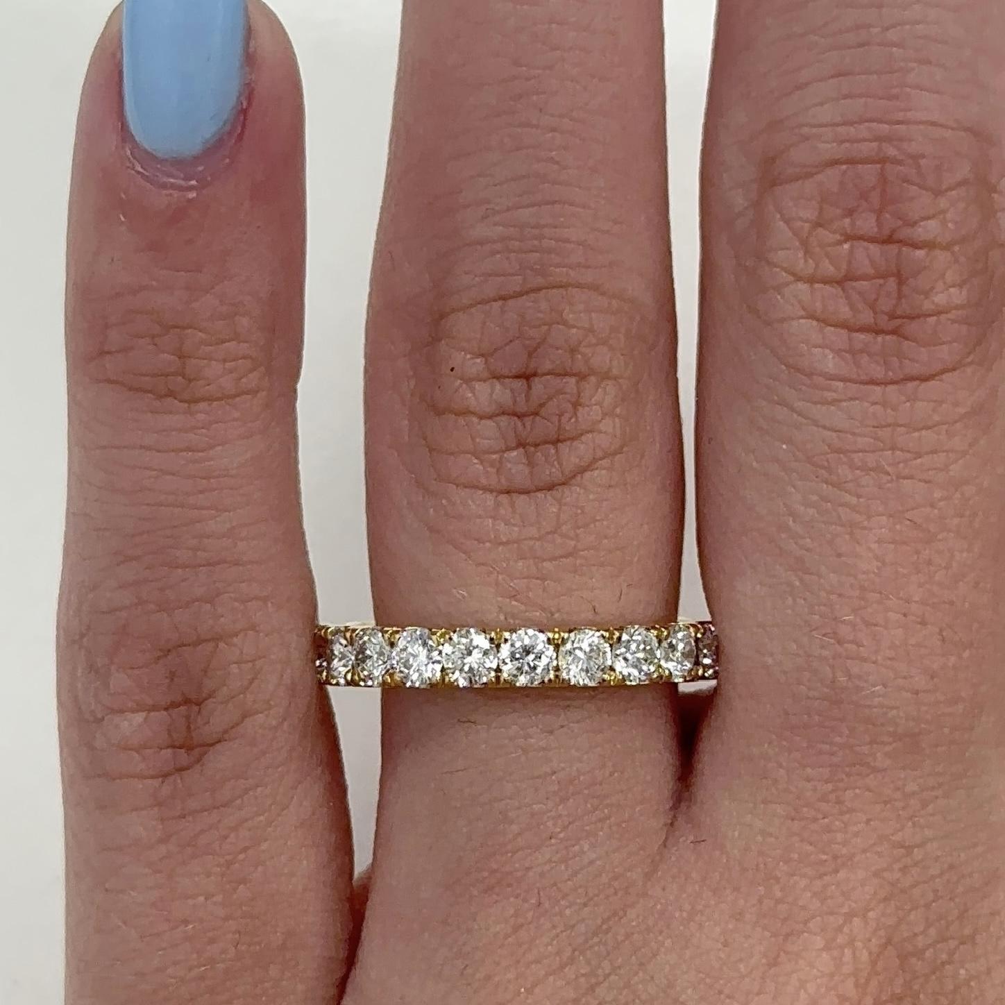 Round Cut Alexander Beverly Hills 1.83ct Round Diamond Eternity Band 18k Yellow Gold 5.25 For Sale