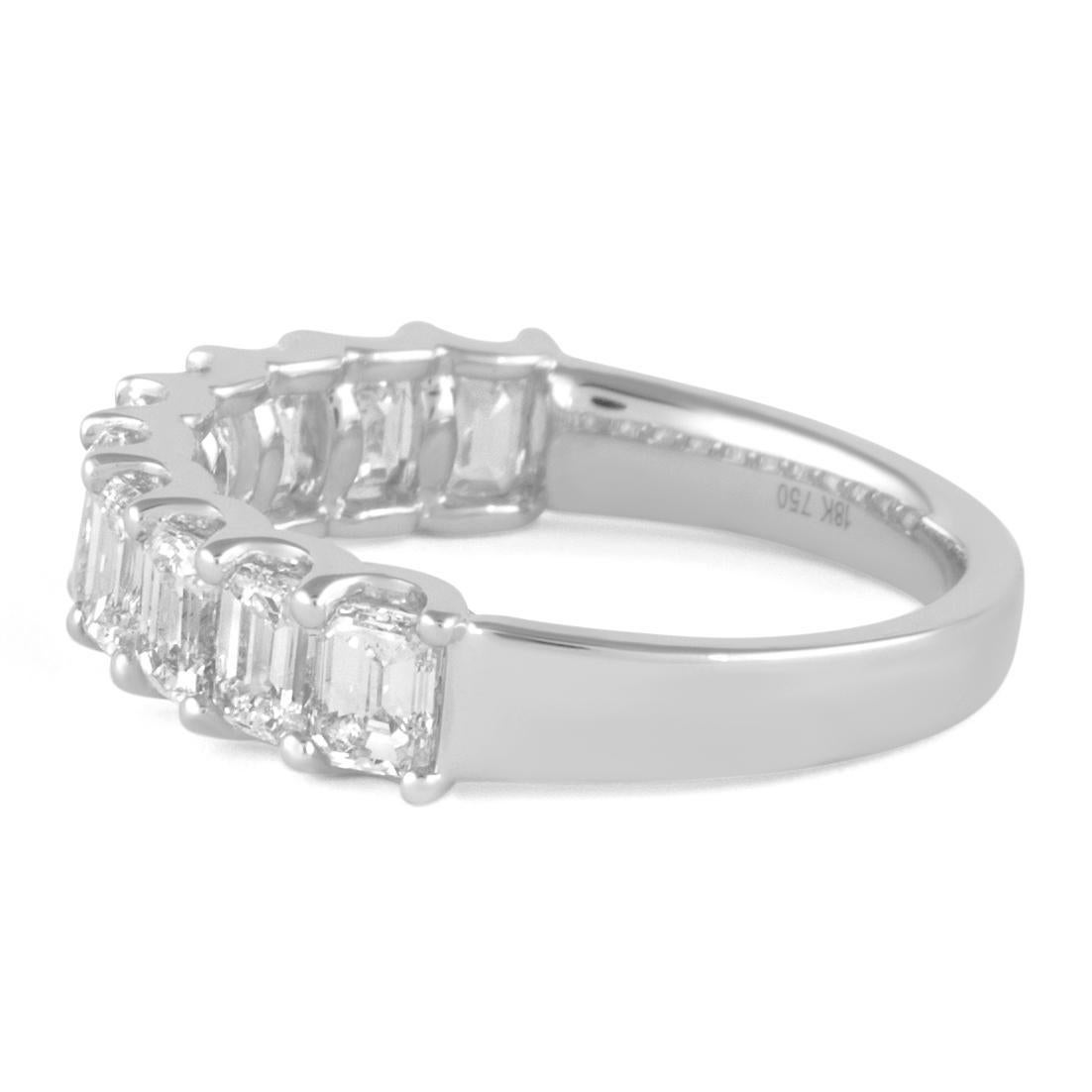 Taglio smeraldo Alexander Beverly Hills 1.91ct Emerald Cut Diamond Half Eternity Band Anello 18k in vendita