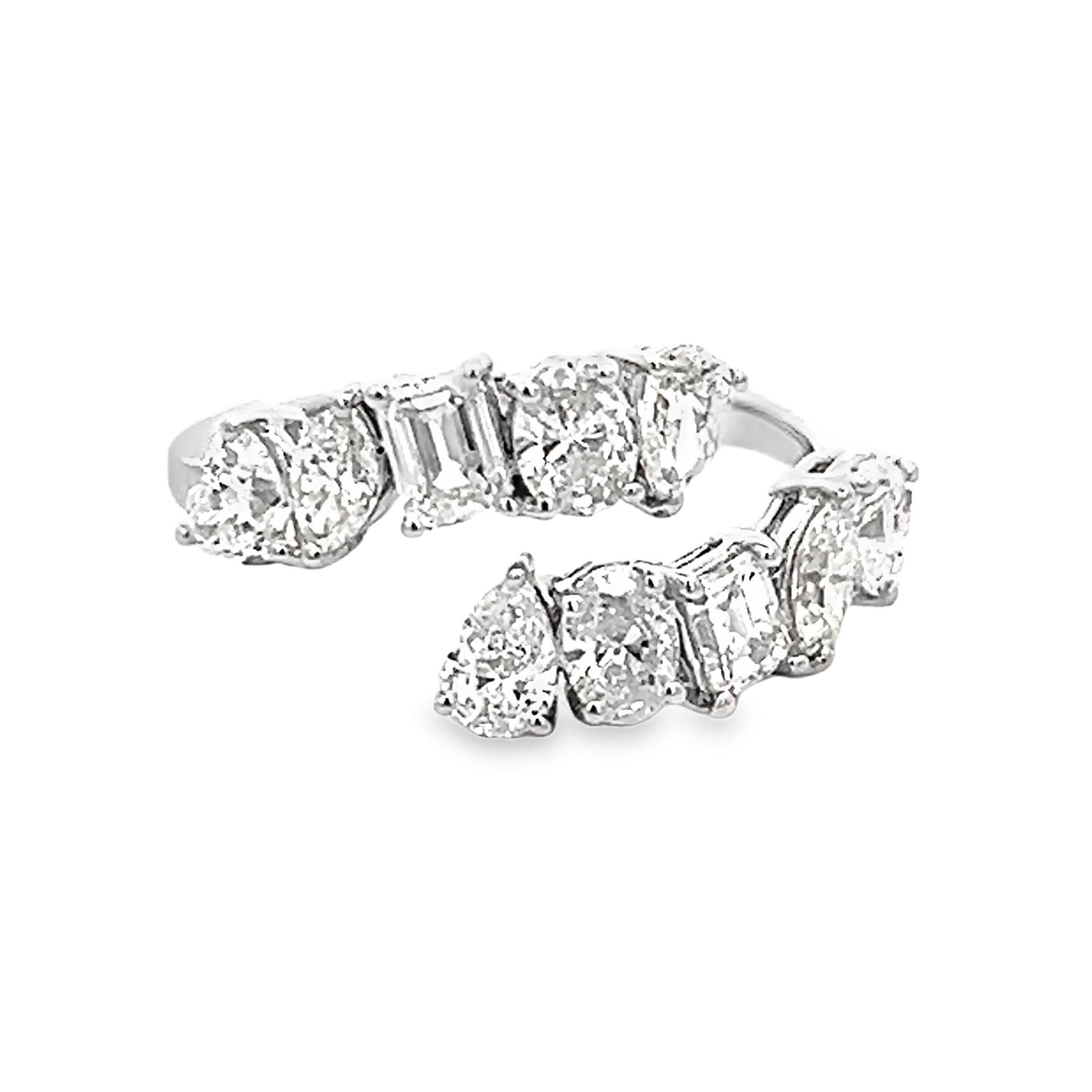 Cuore Alexander Beverly Hills 1,92ct Multi Diamond Bypass Ring Oro bianco 18k in vendita