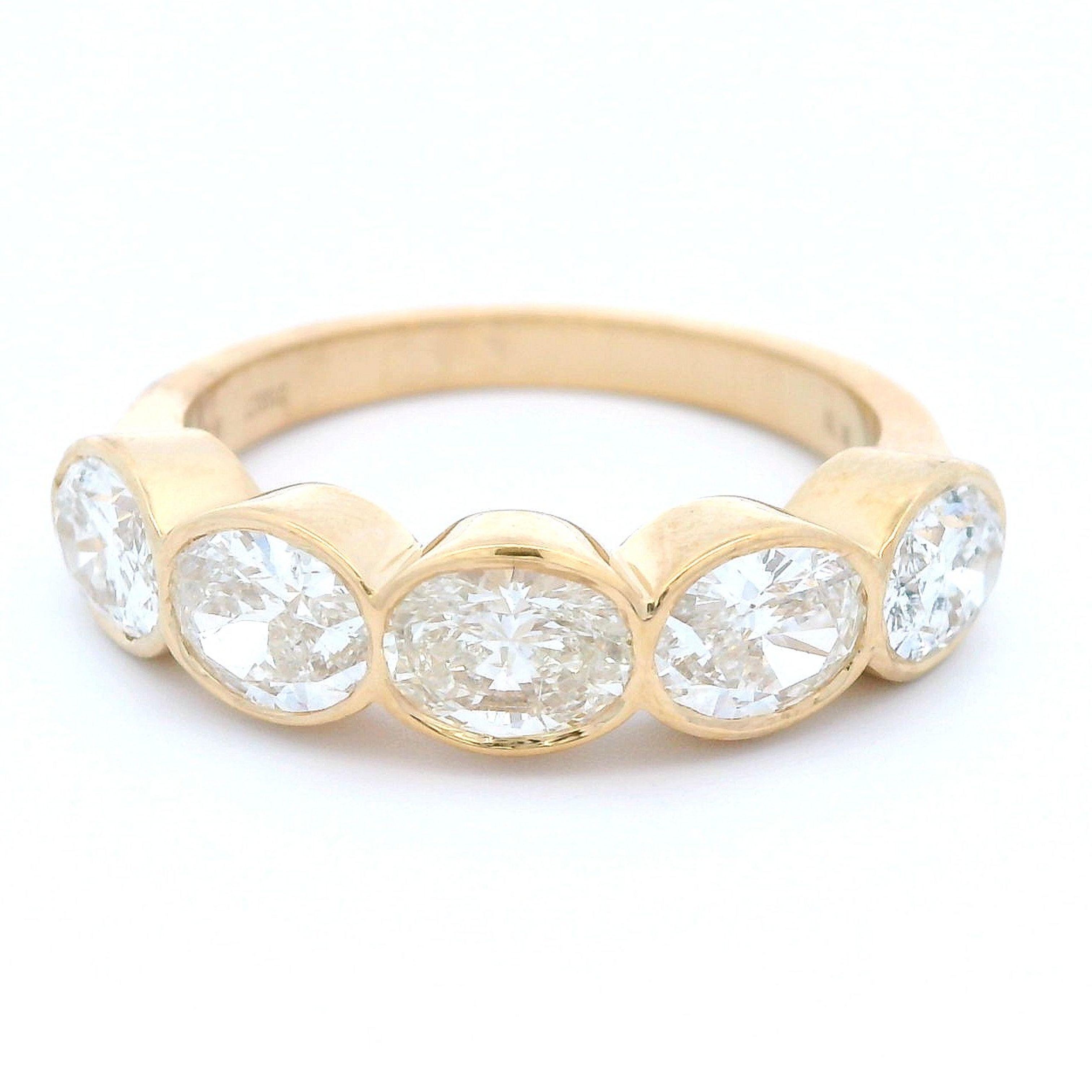 Alexander Beverly Hills Media alianza de diamantes ovalados de 1,93 ct Oro amarillo de 18k Contemporáneo en venta