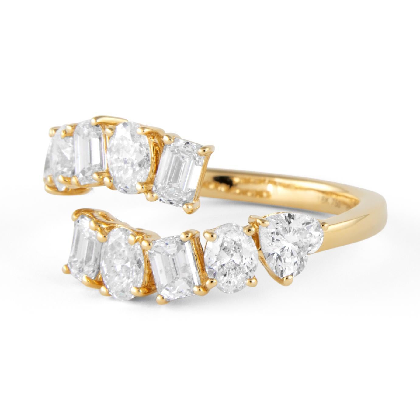 Atemberaubender moderner Bypass-Ring mit mehreren Diamanten von Alexander Beverly Hills.
1,97 Karat insgesamt
4 Diamanten im Smaragdschliff, 0,75 Karat. Ungefährer Farbgrad E/F und Reinheitsgrad VS2/SI1. 2 ovale Diamanten, 0,73 Karat. Ungefähr F/G