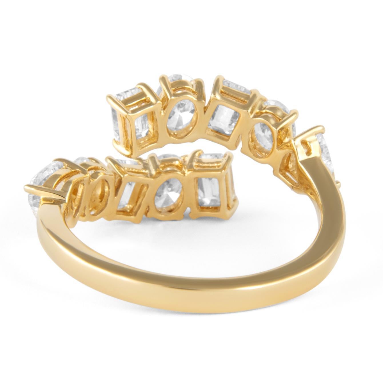 Alexander Beverly Hills 1,97 Karat Multi Diamant Bypass-Ring 18k Gelbgold (Smaragdschliff) im Angebot