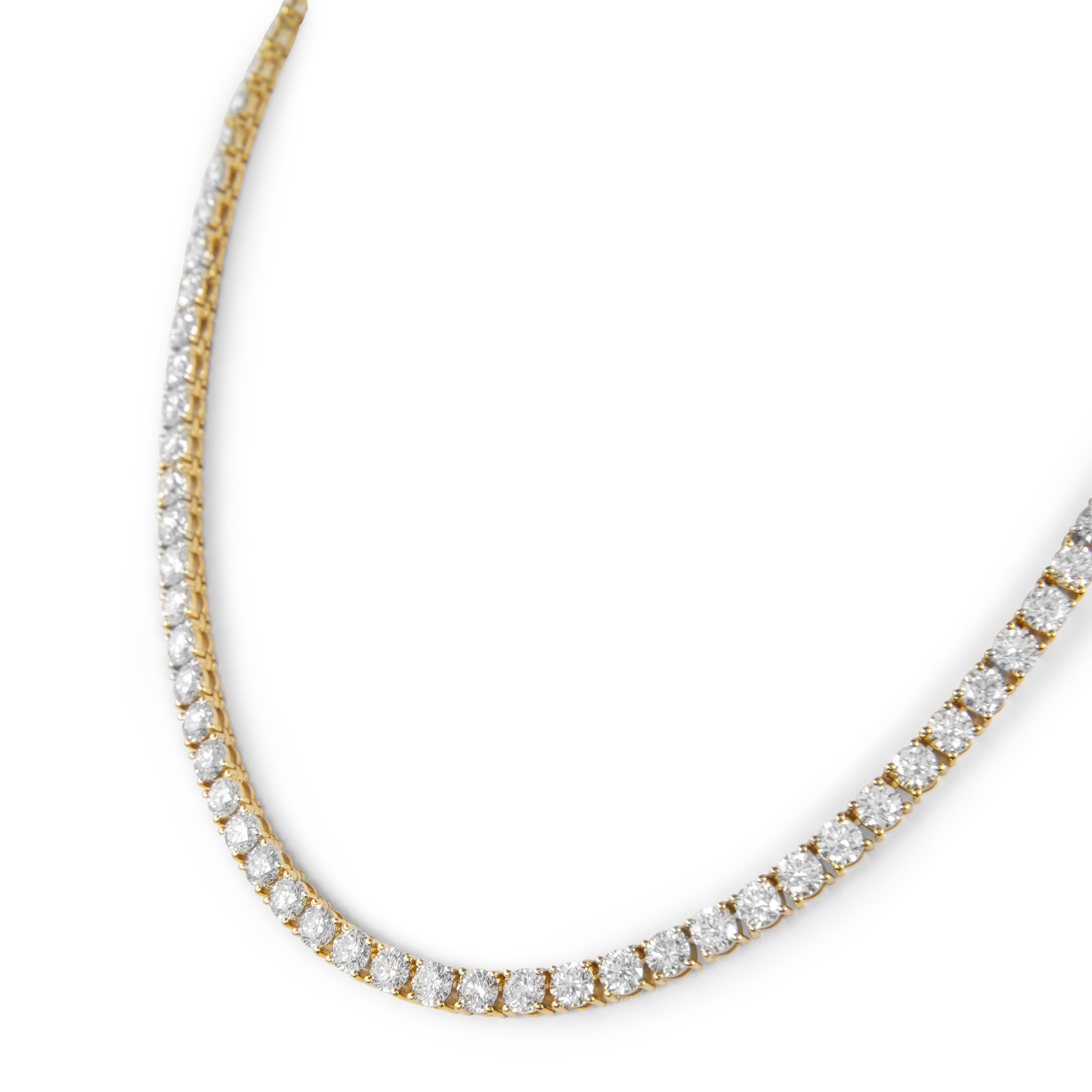 Schönes und klassisches Diamant-Tenniscollier von Alexander Beverly Hills.
93 runde Brillanten, 20,98 Karat. Ungefähr H-J Farbe und VS1-SI1 Klarheit. 18 Karat Gelbgold, 28,94 Gramm, 16 Zoll.
Auf Anfrage wird eine aktuelle digitale Bewertung durch