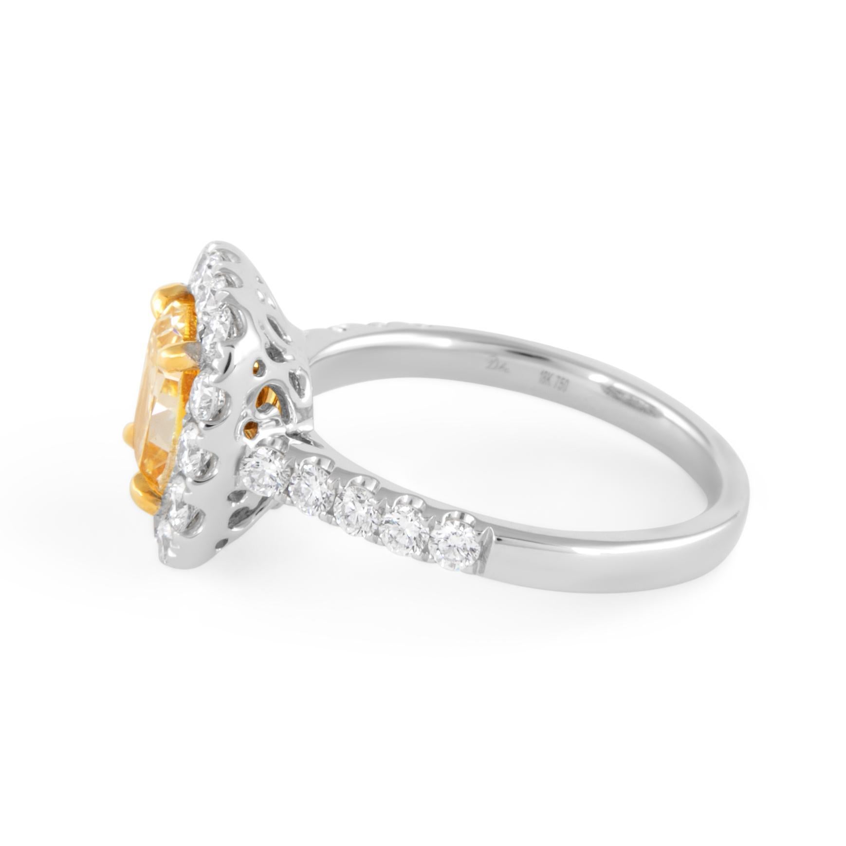 Contemporain Alexander Beverly Hills 2.11ct Cushion Fancy Yellow Diamond Ring 18k Two Tone (bague à deux tons) en vente