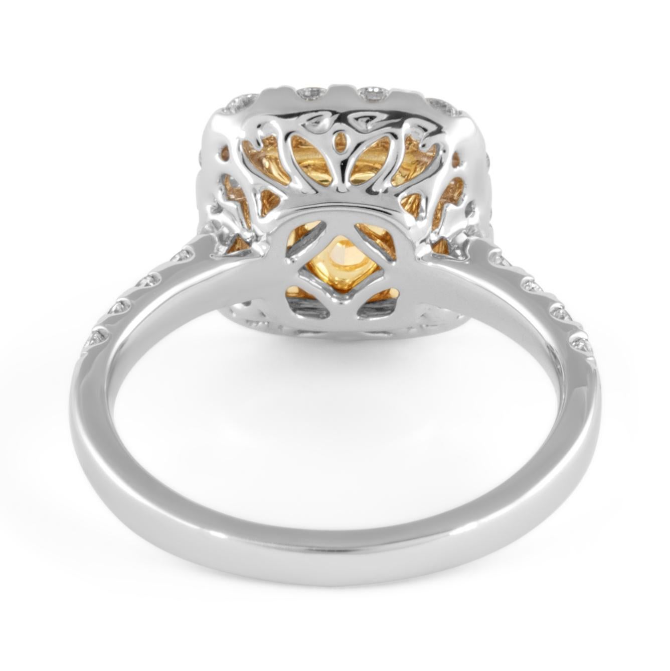 Taille coussin Alexander Beverly Hills 2.11ct Cushion Fancy Yellow Diamond Ring 18k Two Tone (bague à deux tons) en vente