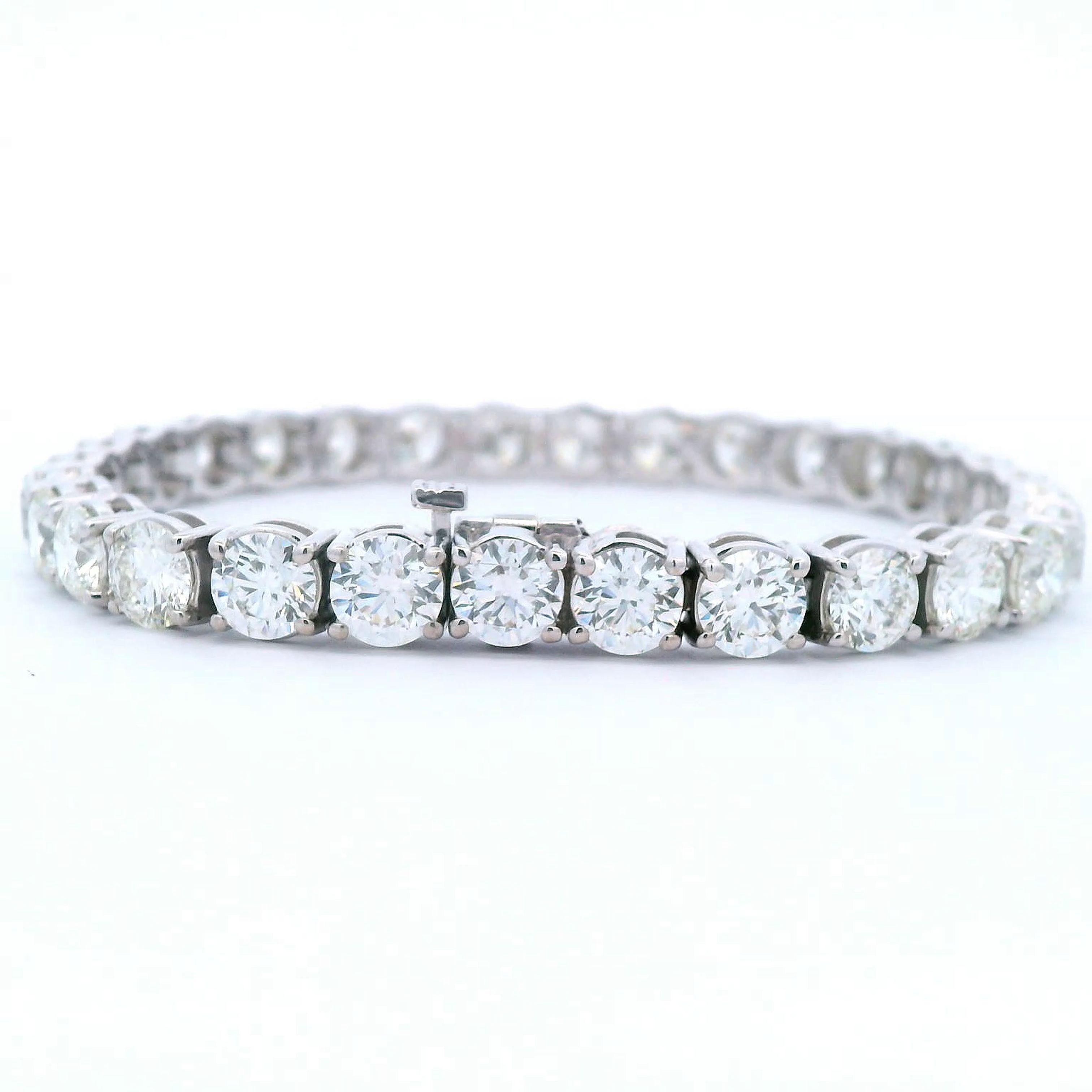 Exquisite and timeless diamonds tennis bracelet, high jewelry by Alexander Beverly Hills.
30 round brilliant diamonds, 21.21 carats. Approximately G color and VS1 clarity. Four prong set in 18k white gold, 26.50grams, 7.25 inches.
Accommodated with