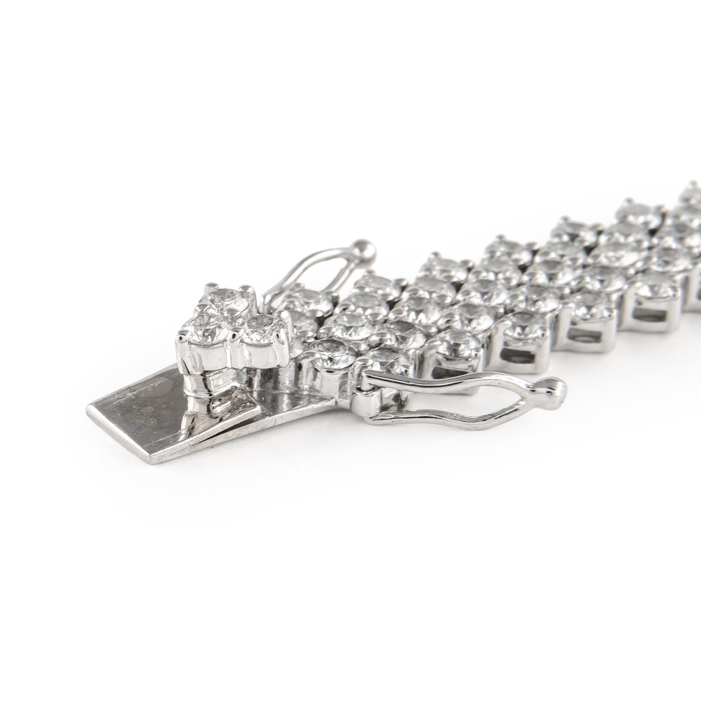Alexander Beverly Hills 22.46ct Elongated Oval Diamond Bracelet 18k White Gold In New Condition For Sale In BEVERLY HILLS, CA
