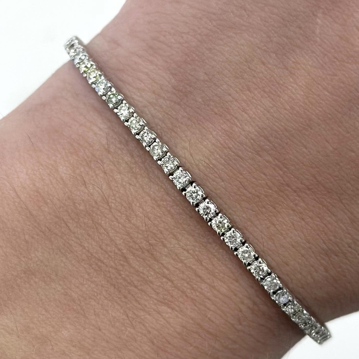 Alexander Beverly Hills Pulsera de tenis con diamantes de 2,37 ct Oro blanco de 18 quilates Corte redondo en venta