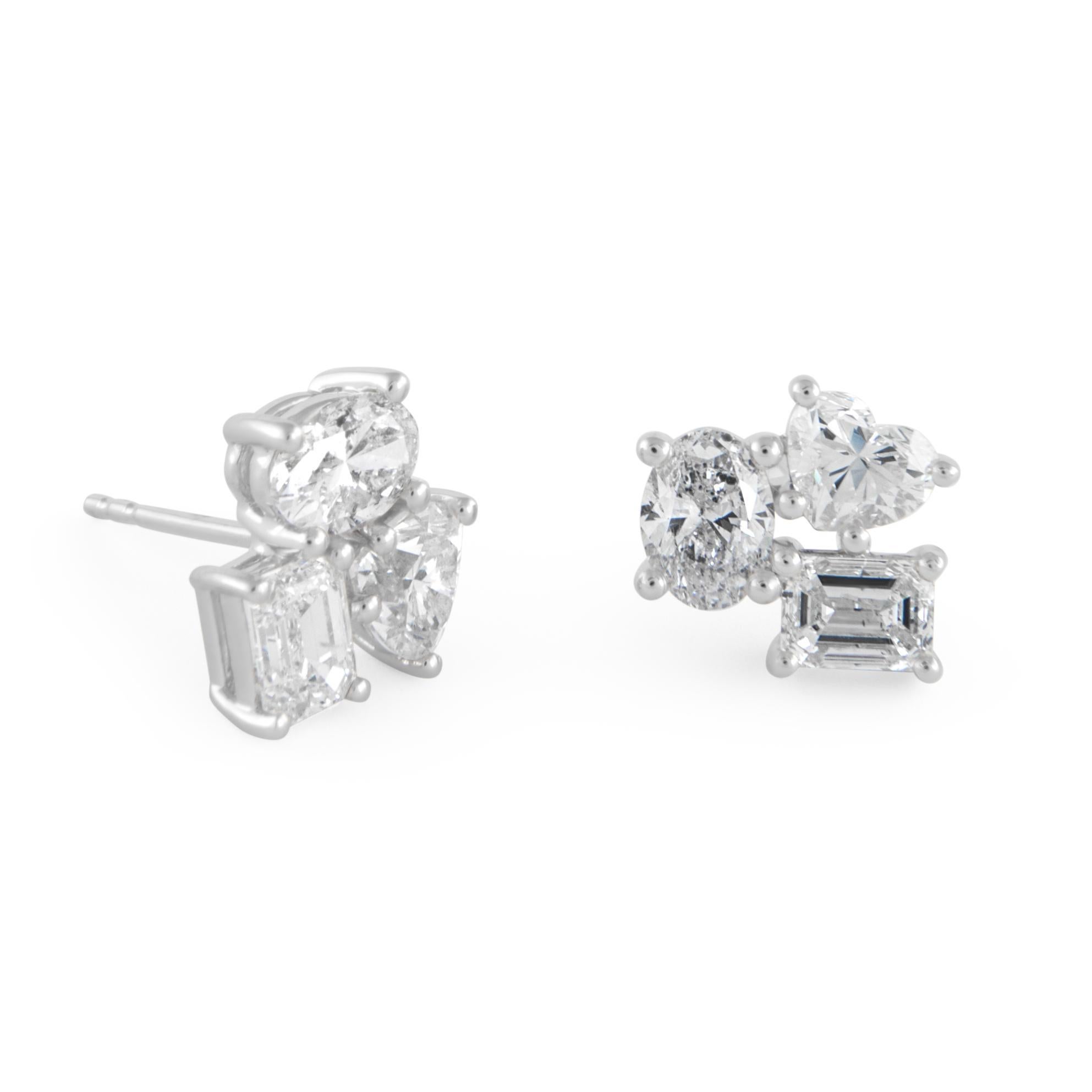 Taille ovale Alexander Beverly Hills, clous d'oreilles en or blanc 18 carats avec diamants mixtes de 2,37 carats en vente
