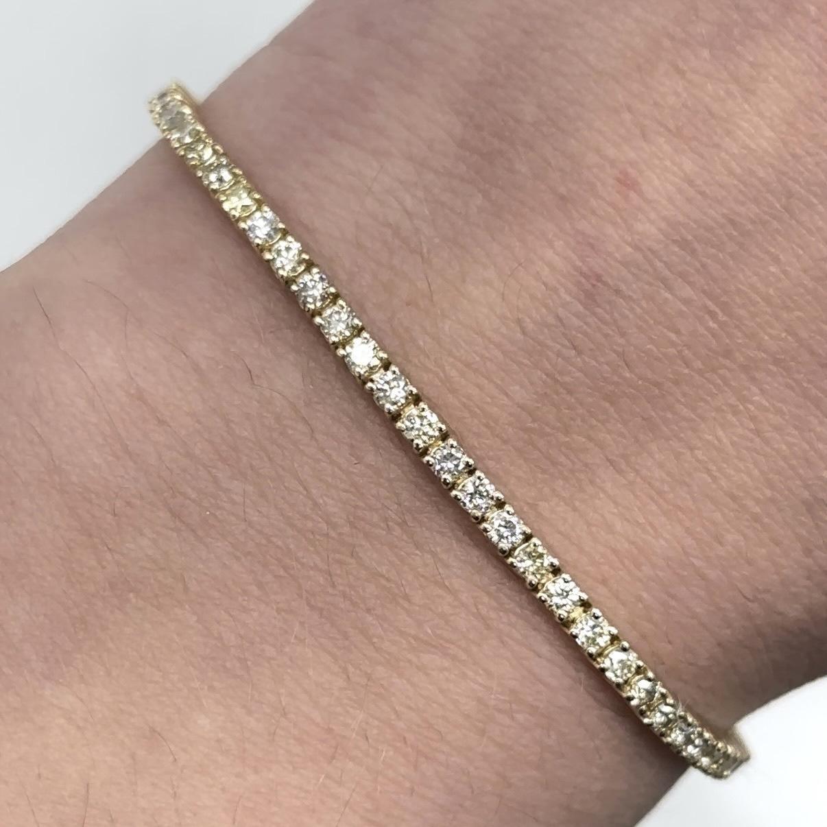 Exquisite and timeless diamonds tennis bracelet, by Alexander Beverly Hills.
75 round diamonds, 2.40 carats total. Approximately J-L color and SI clarity. Four prong set in 18k yellow gold, 7.81 grams, 7 inches.
Accommodated with an up-to-date