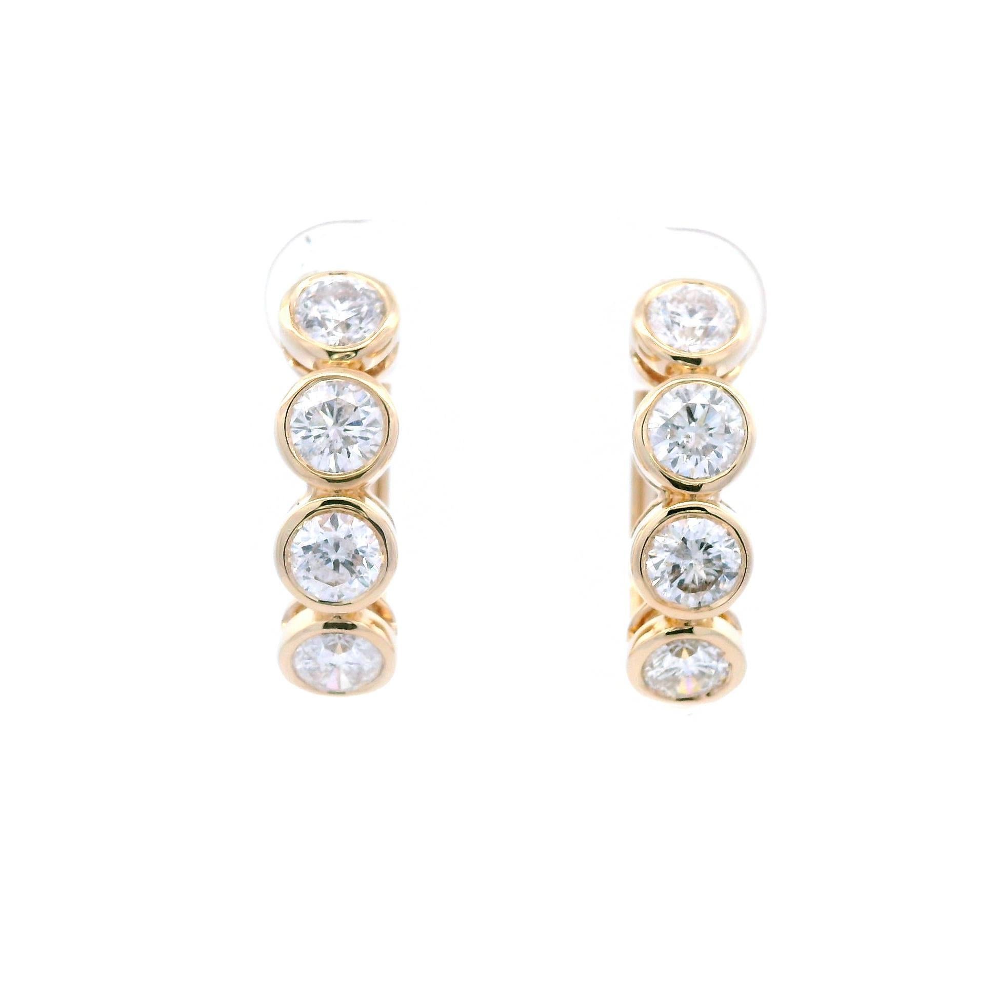 Taille ronde Alexander Beverly Hills, boucles d'oreilles en or jaune avec diamants 2.58 carat sertis sur le chaton en vente