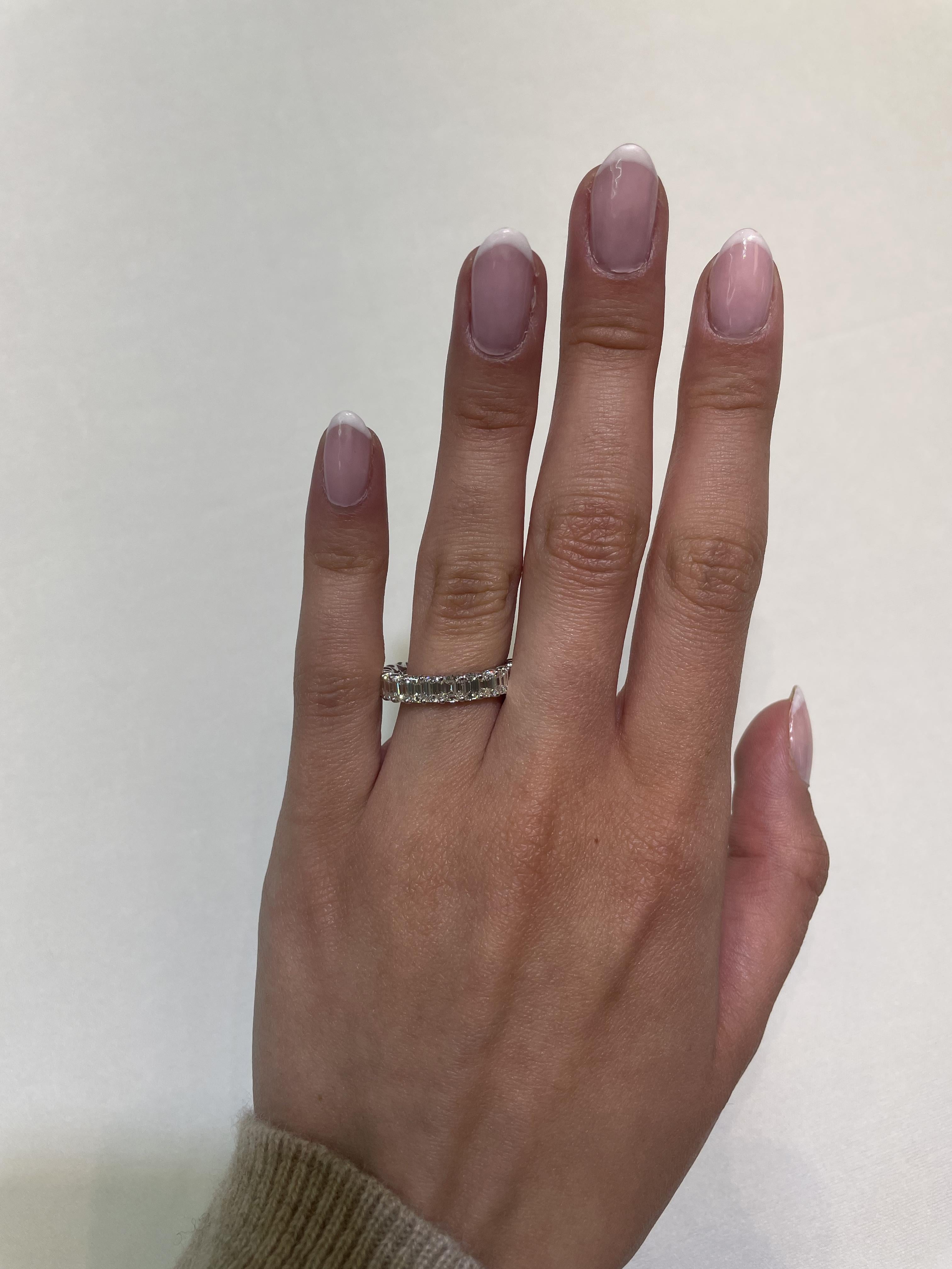Stunning emerald cut diamond eternity band, by Alexander Beverly Hills.
23 emerald cut diamonds, 2.62 carats total. Approximately G/H color and VS1 clarity. 4 prong set in 18-karat white gold, 3.57 grams, size 6.25.
Accommodated with an up to date