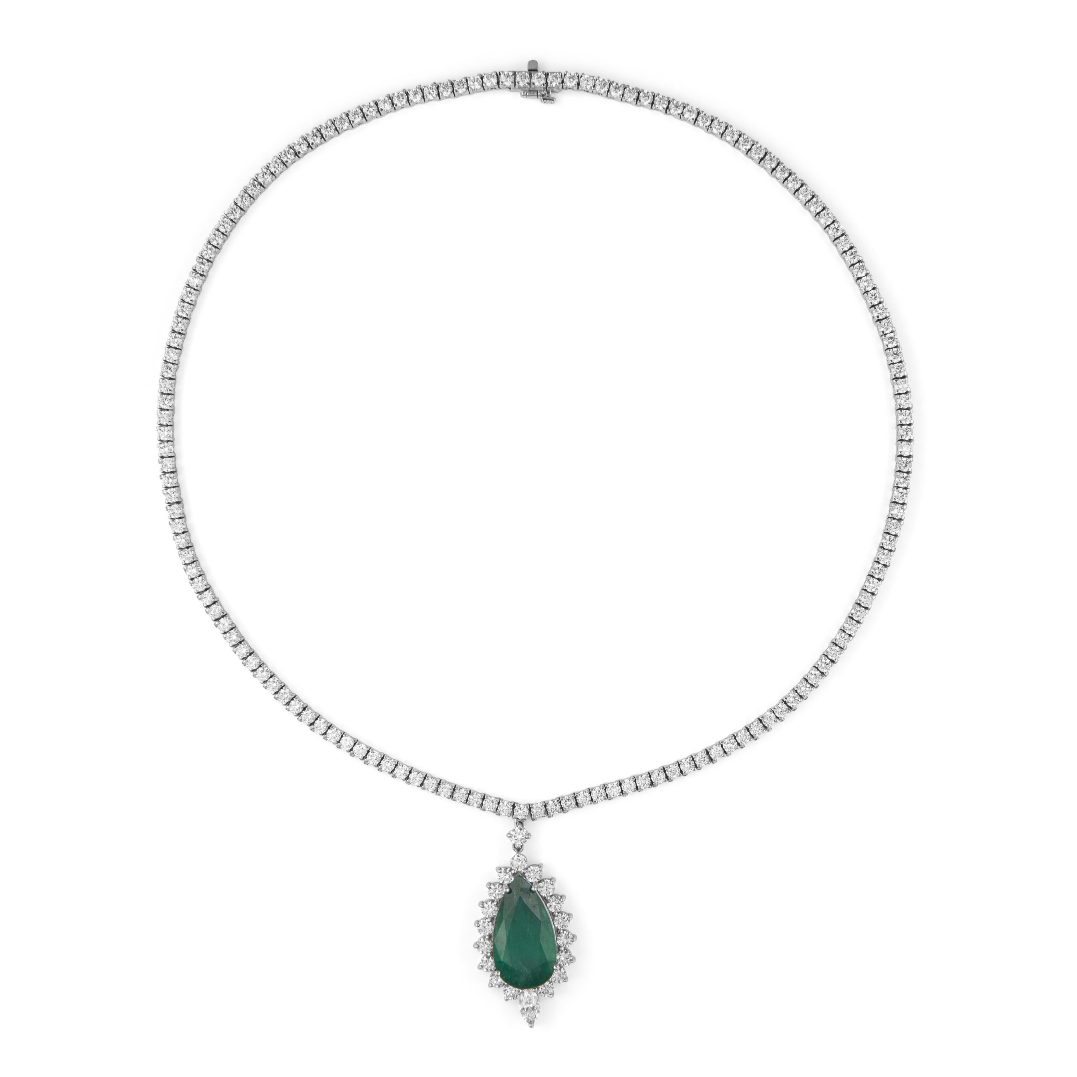 Contemporary Alexander Beverly Hills 28.11ctt Emerald & Diamond Tennis Necklace 18k For Sale