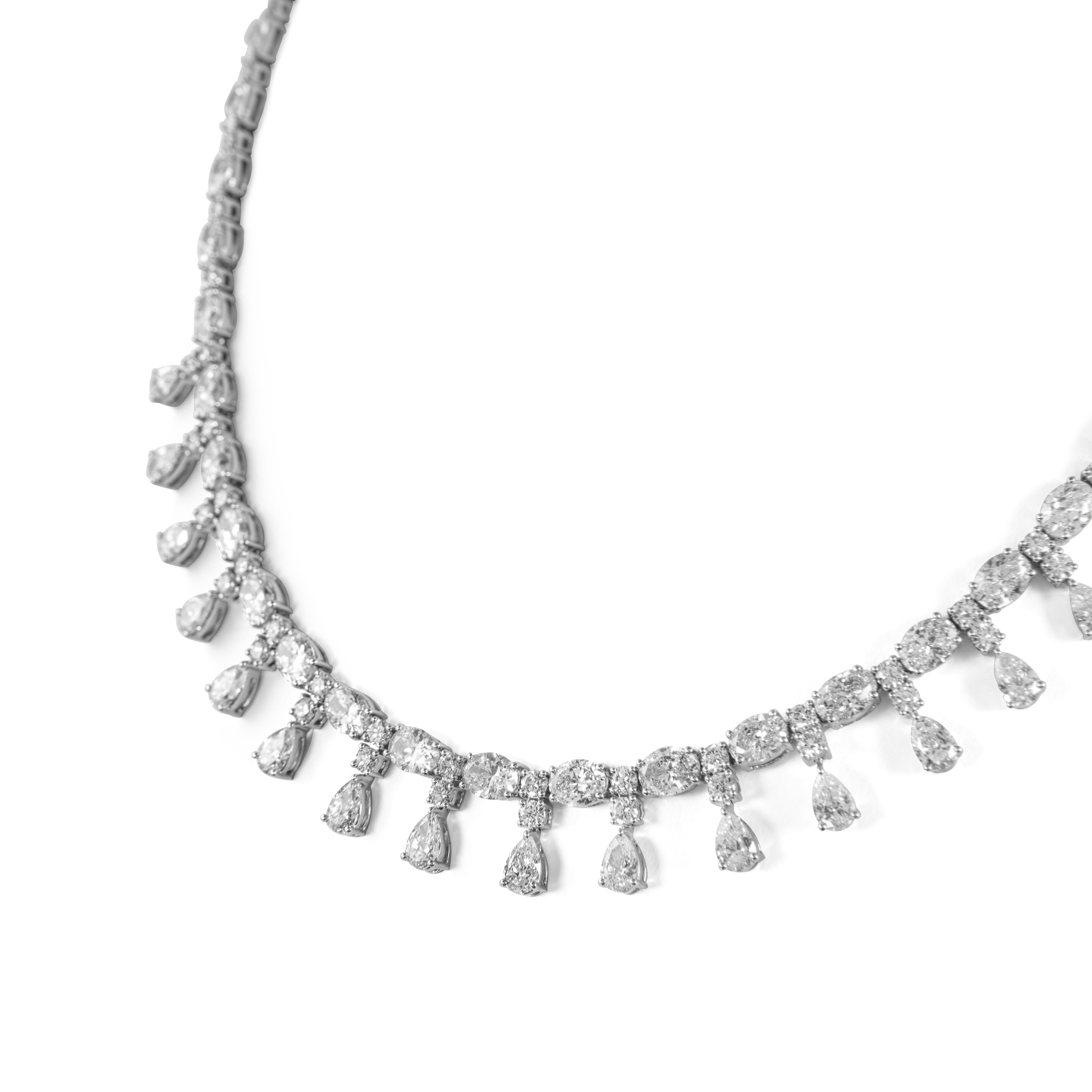 Taglio ovale Alexander Beverly Hills 28,12ct Grand Multi Diamond Collana in oro bianco 18k in vendita