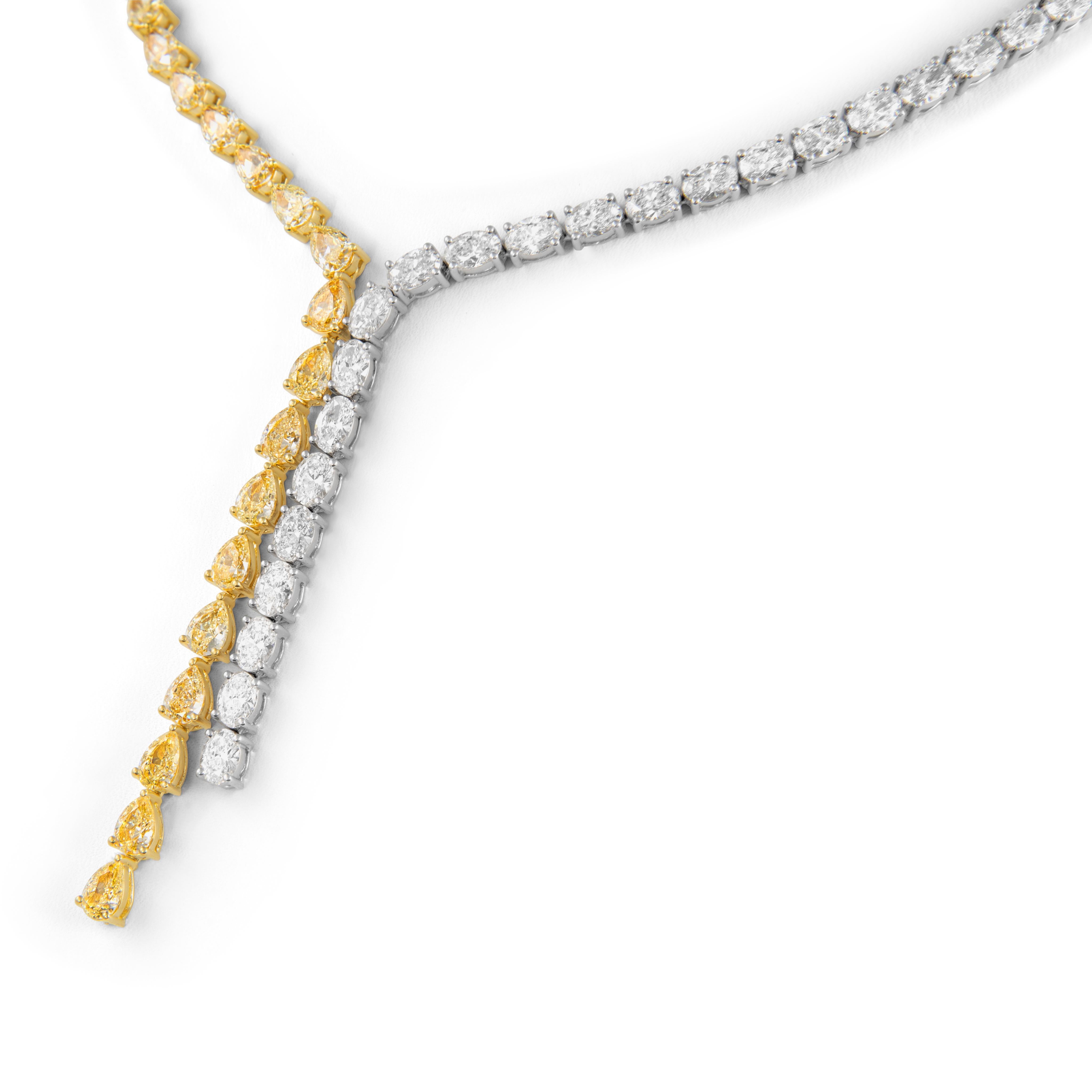 Contemporain Alexander Beverly Hills Collier en or 18 carats avec diamant jaune fantaisie de 28,98 carats en vente